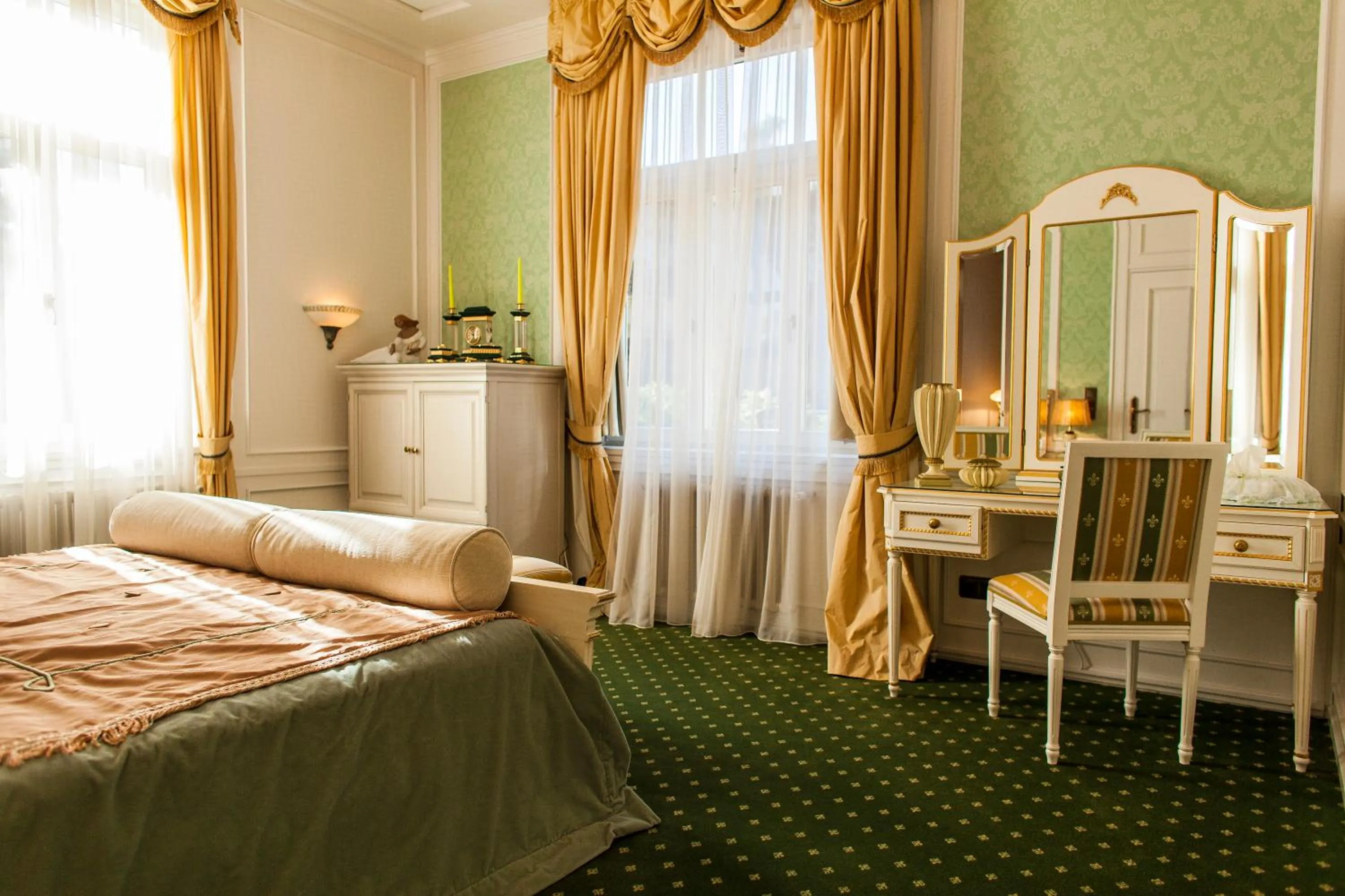 Bedroom, Bed in TB Palace Hotel & SPA