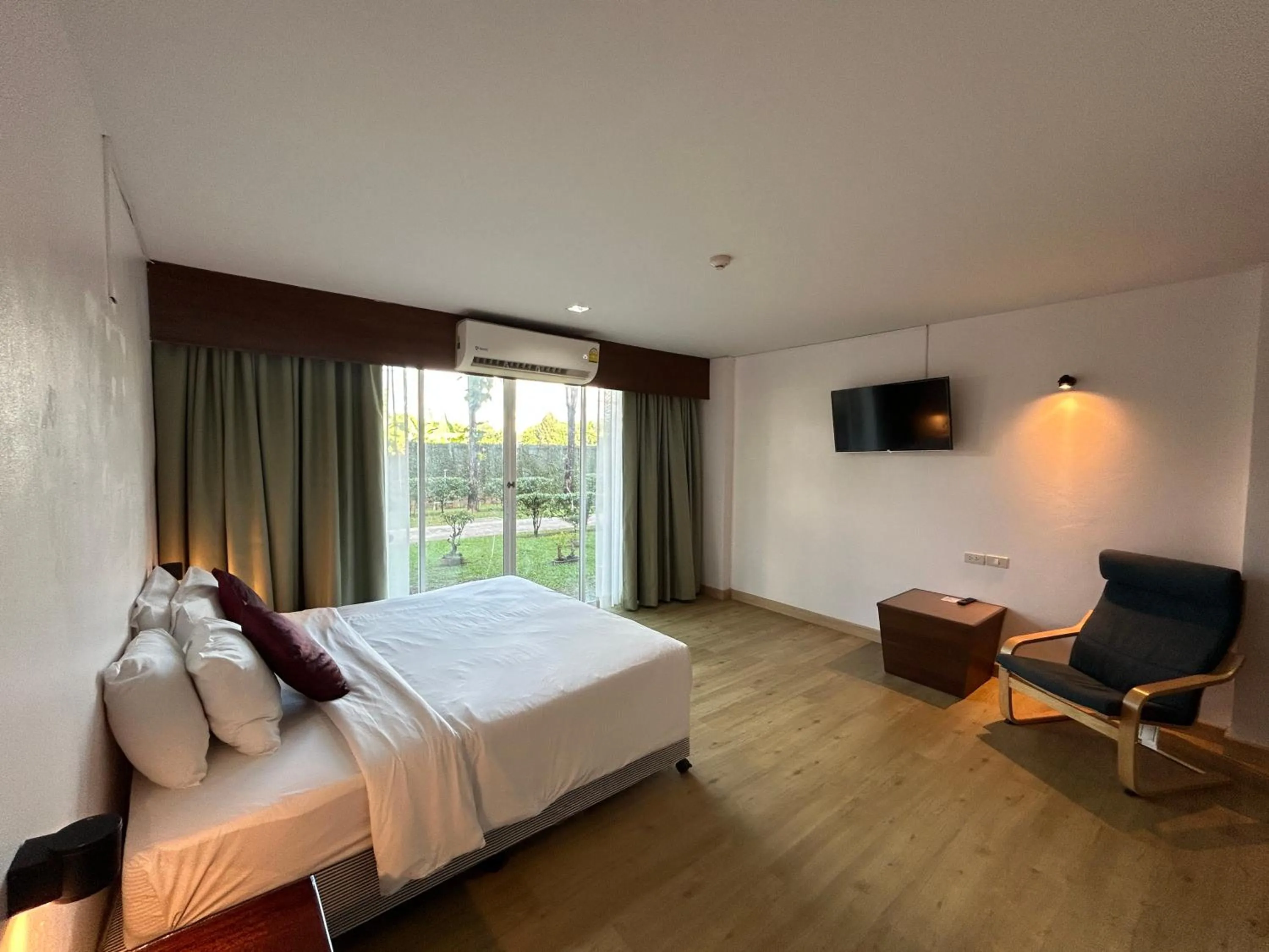 Garden view, Bed in Teak Garden Resort, Chiang Rai