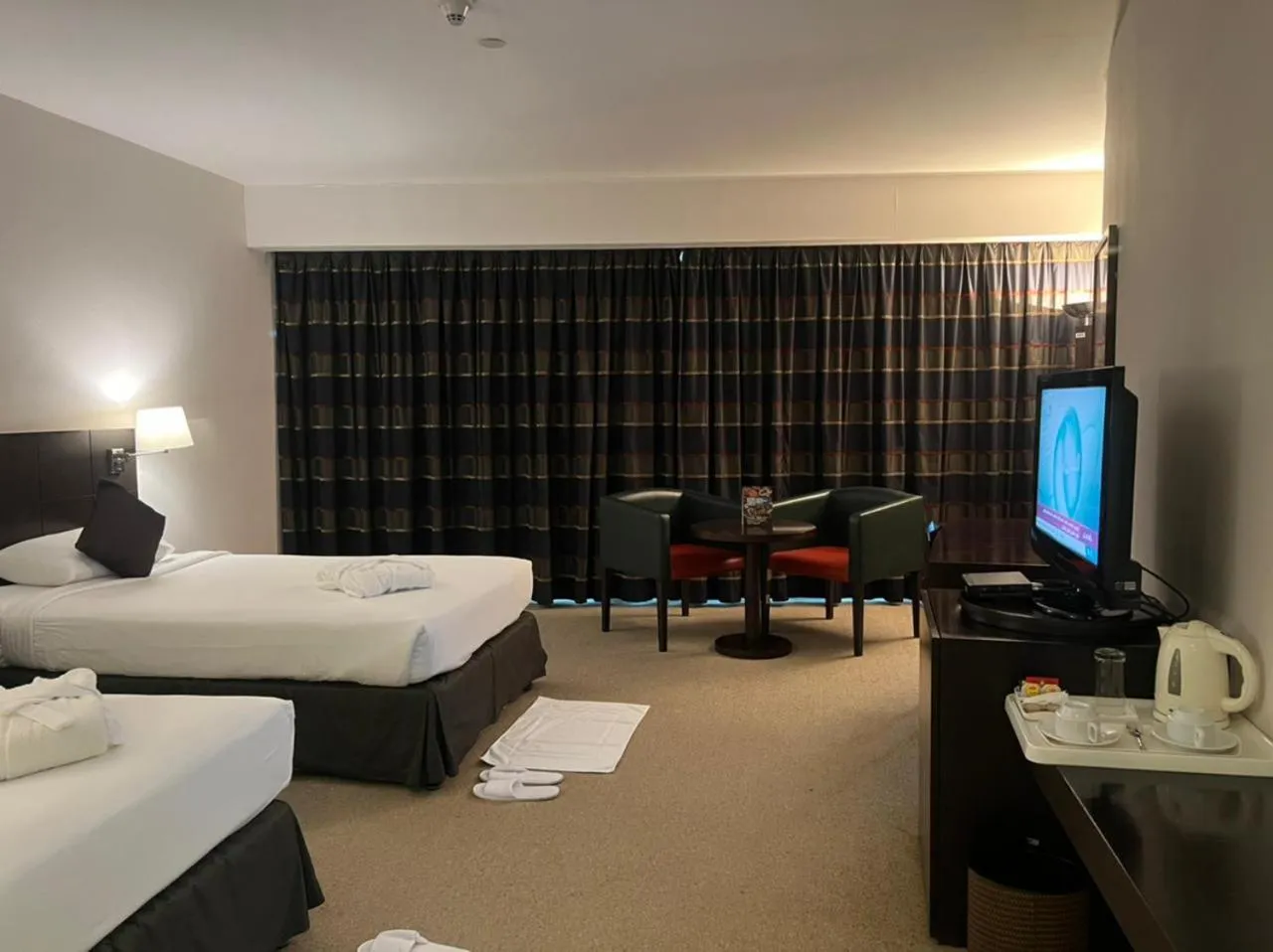 Living room, Bed in Al Jazira Club Hotel