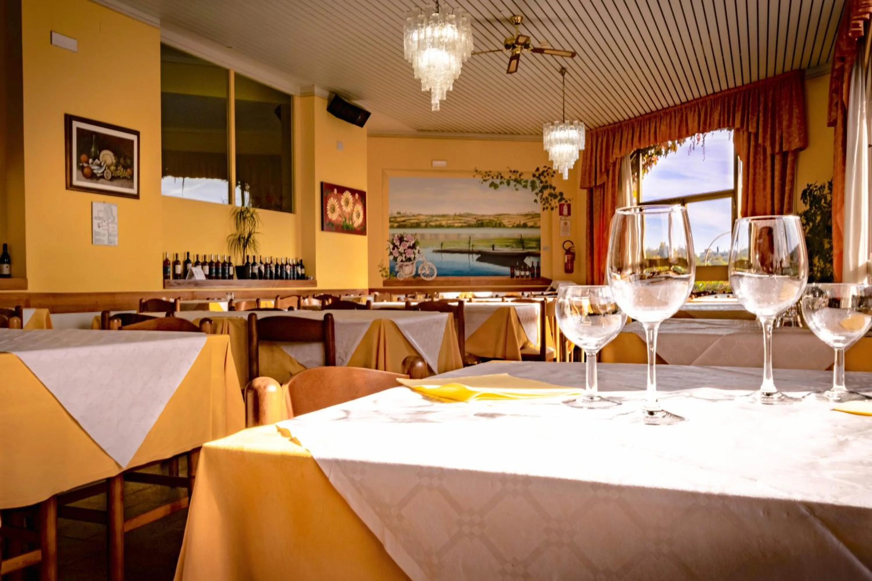 Restaurant/places to eat in Hotel Ismaele