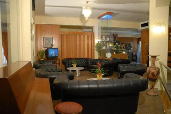 Communal lounge/ TV room in Hotel Ismaele