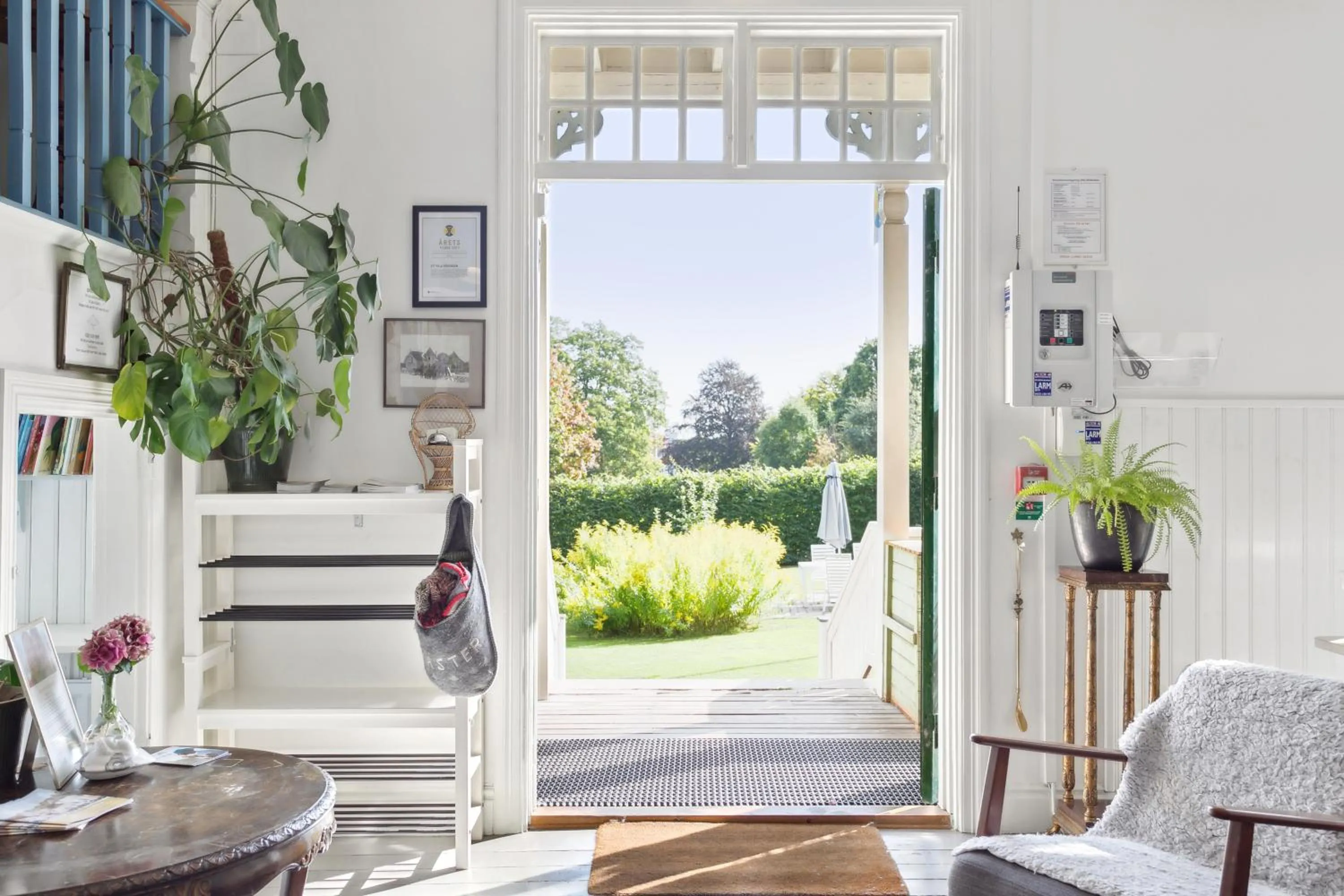 Communal lounge/ TV room in STF Villa Söderåsen B&B
