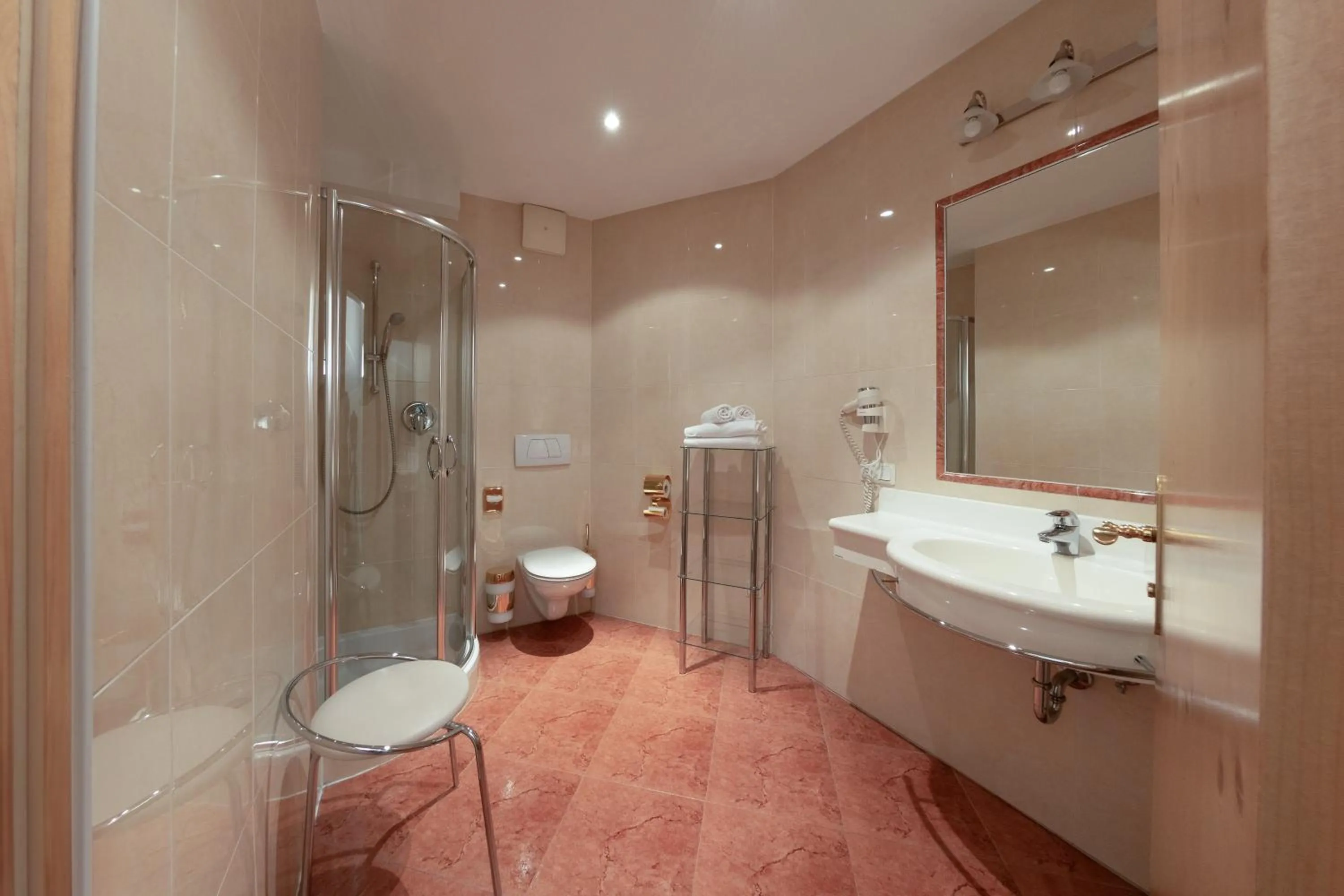 Shower in Hotel Sachsenklemme