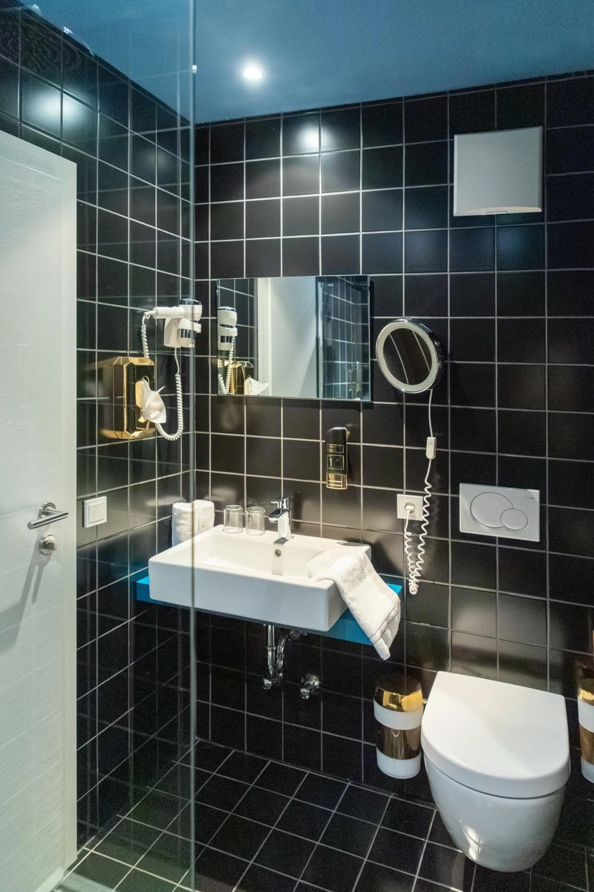 Shower in Hotel Sachsenklemme