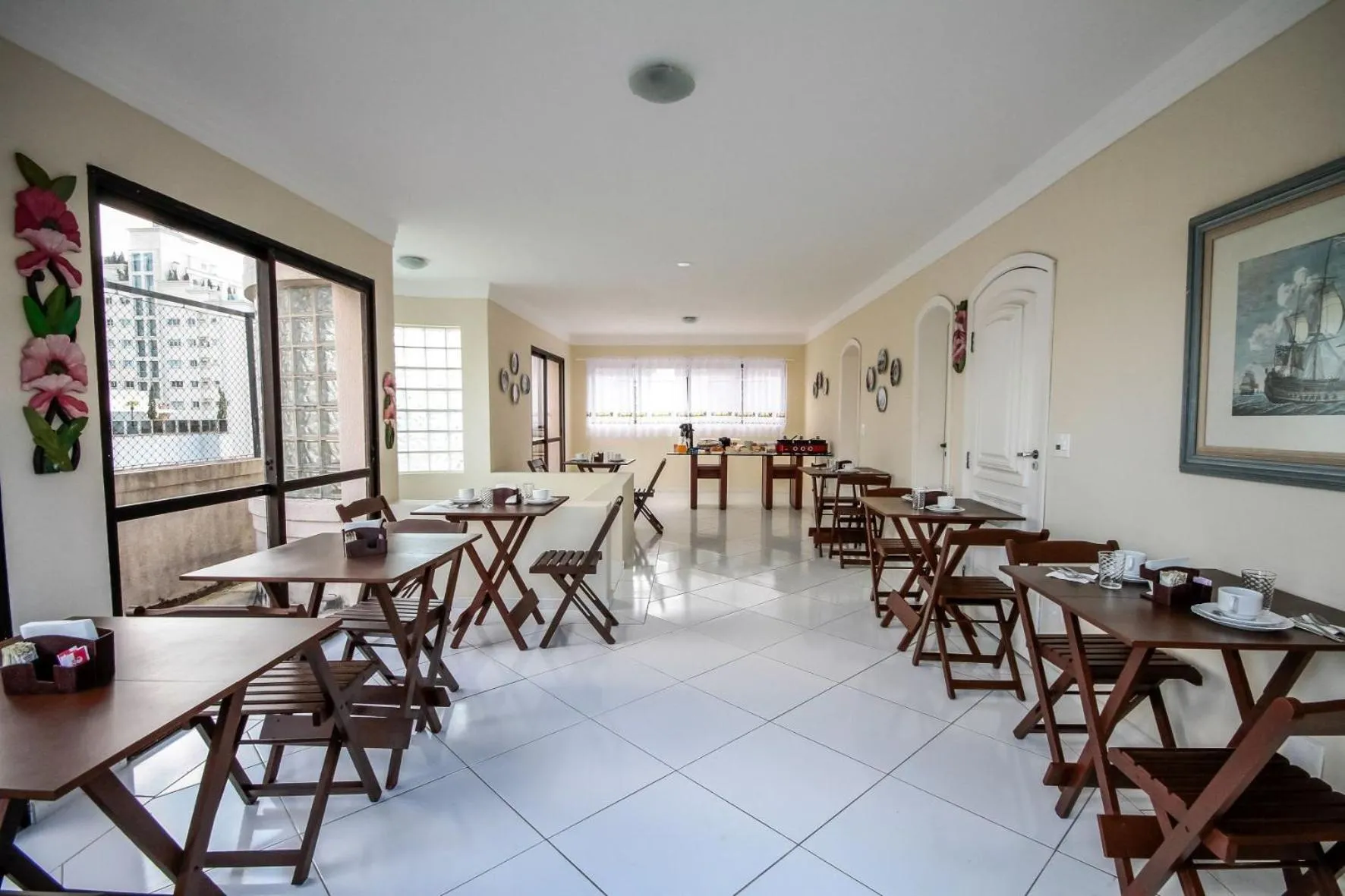 Restaurant/places to eat in Suites Natalia Enseada