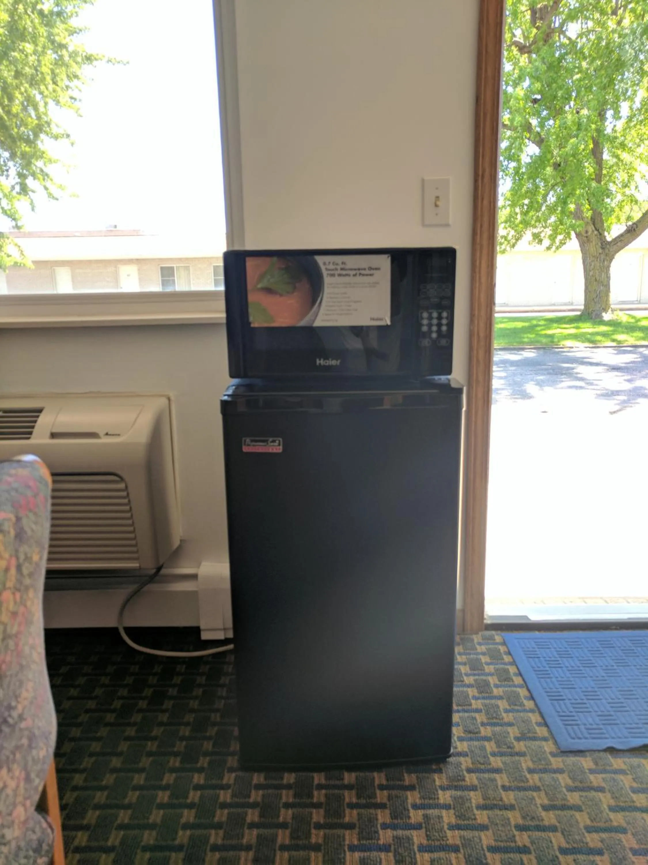 Restaurant/places to eat in All Seasons Motel