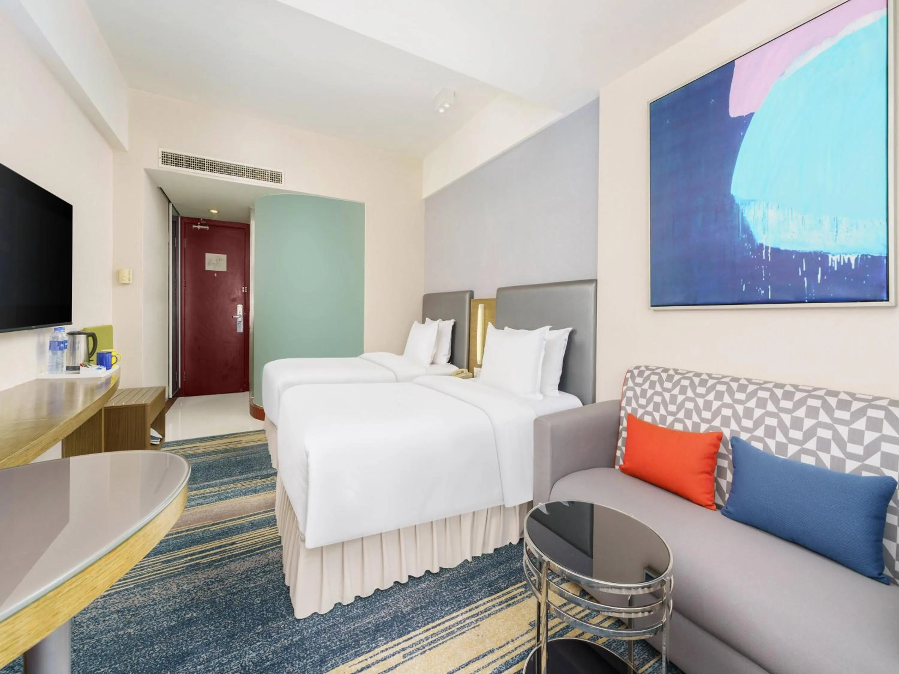 Photo of the whole room in Holiday Inn Express City Centre Dalian by IHG