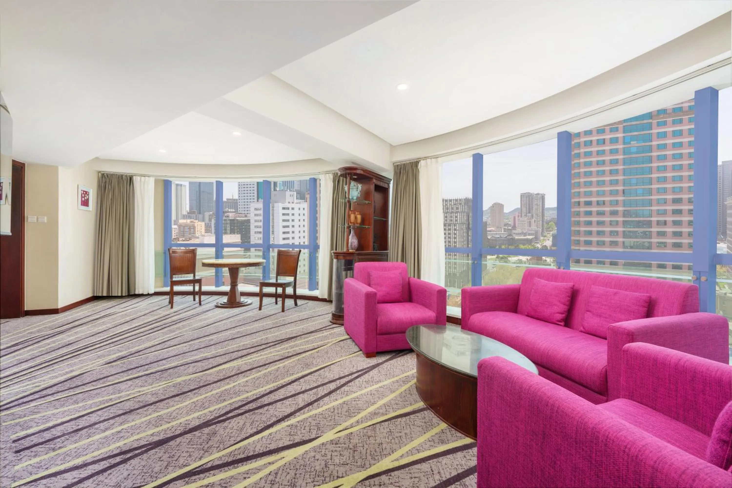 Living room in Holiday Inn Express City Centre Dalian by IHG