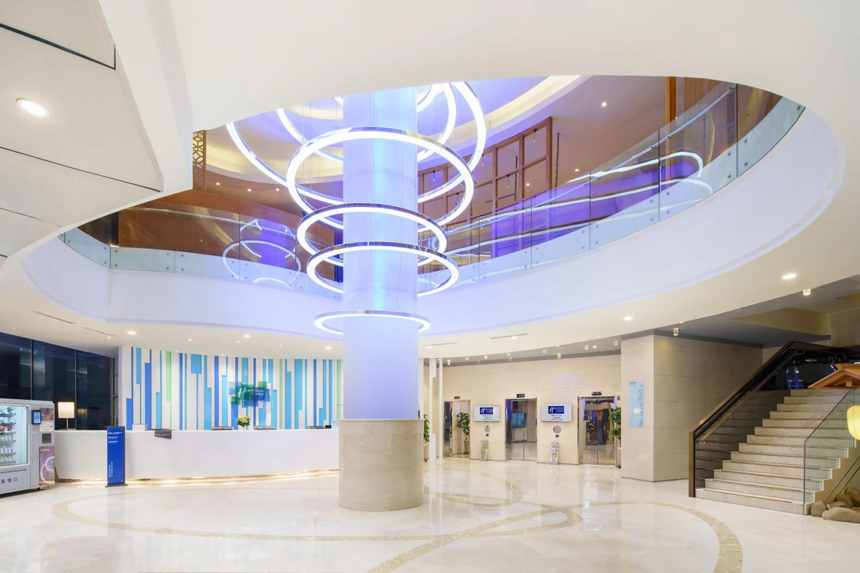 Lobby or reception in Holiday Inn Express City Centre Dalian by IHG