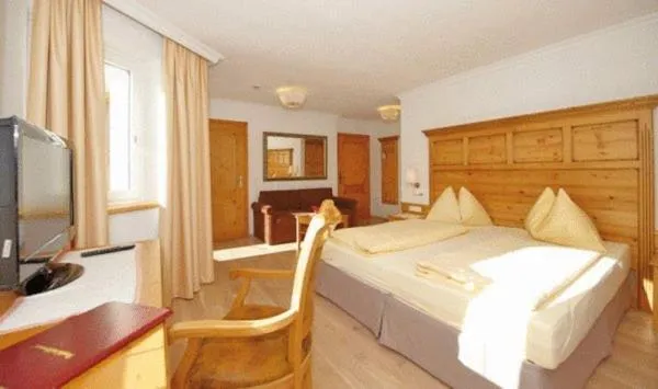 Photo of the whole room, Bed in Hotel Lisa