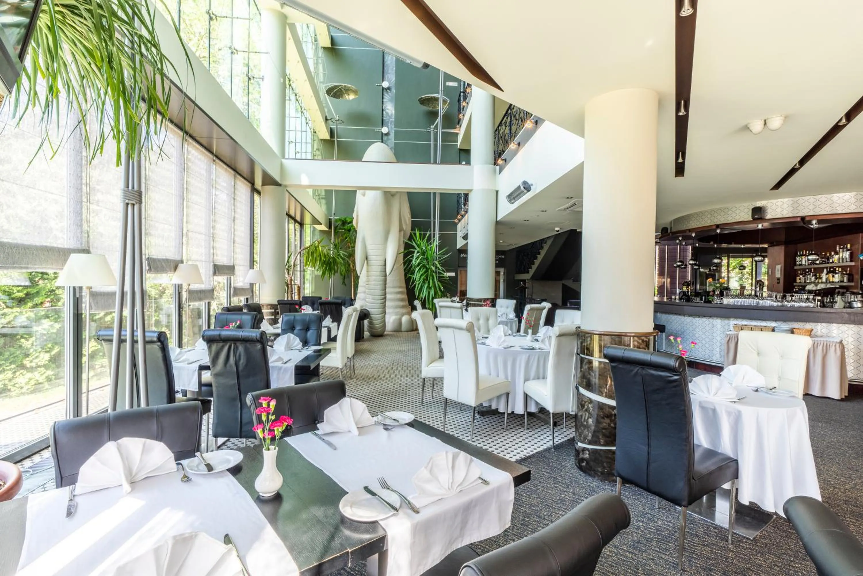 Restaurant/places to eat in Rixwell Elefant Hotel