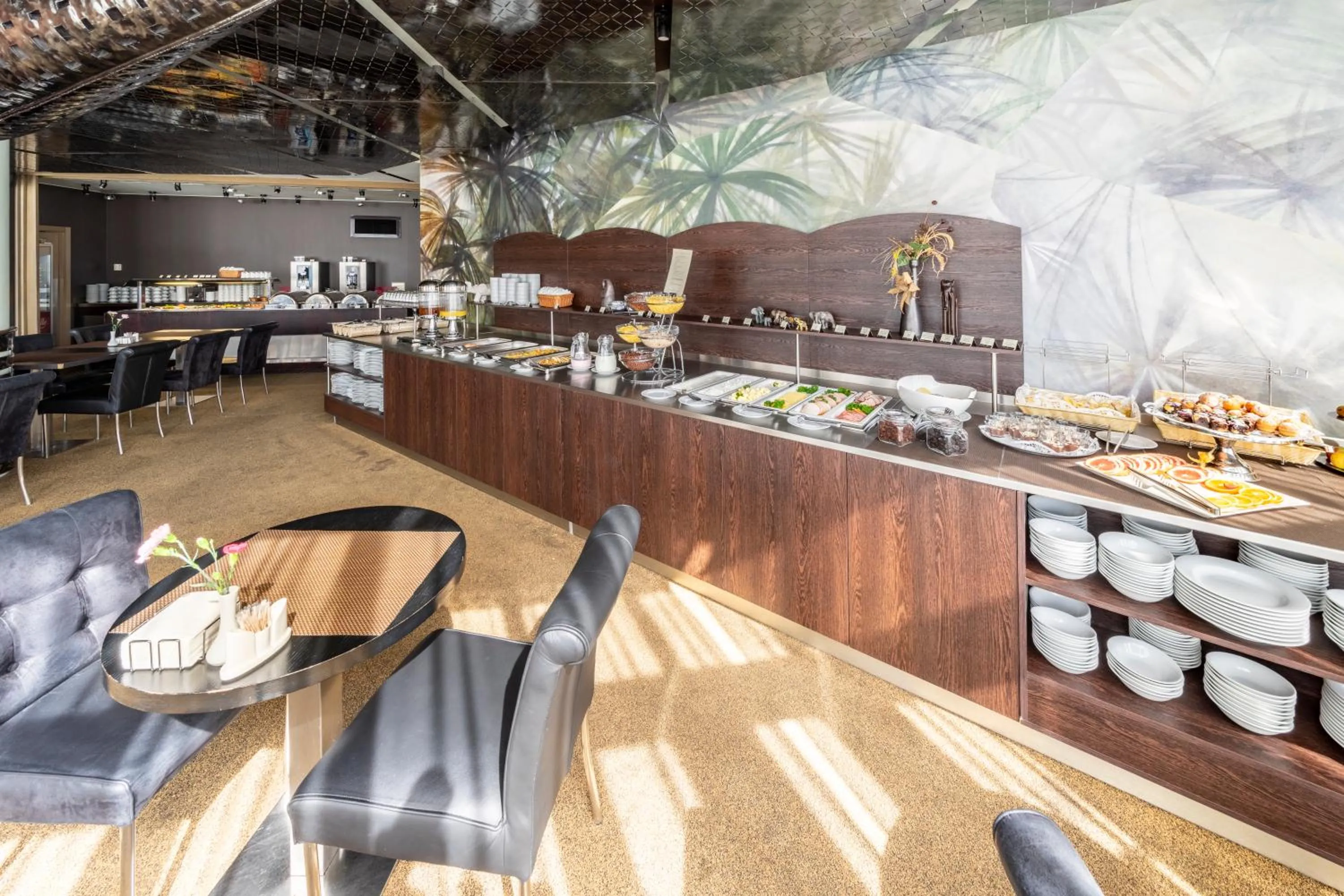 Restaurant/places to eat in Rixwell Elefant Hotel