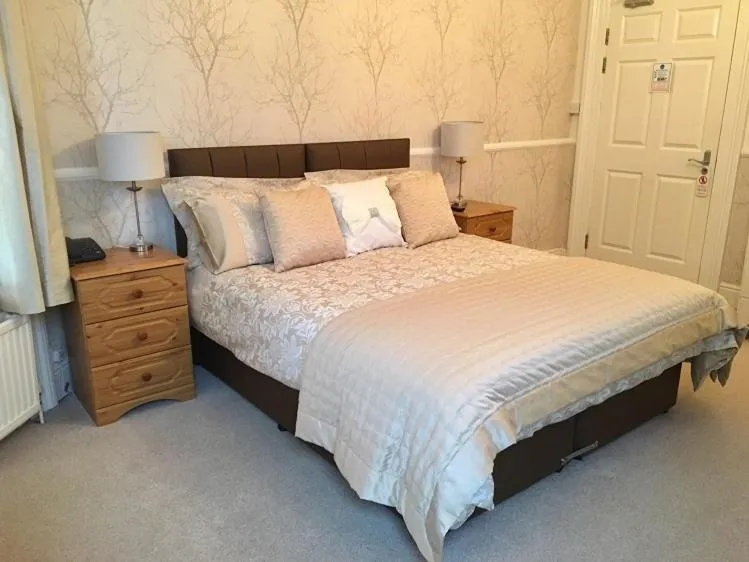 Bedroom, Bed in Chaston Manor Hotel