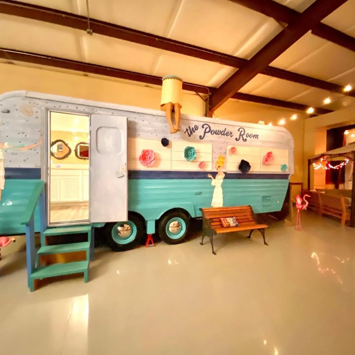 Bathroom in Lone Star Glamp Inn
