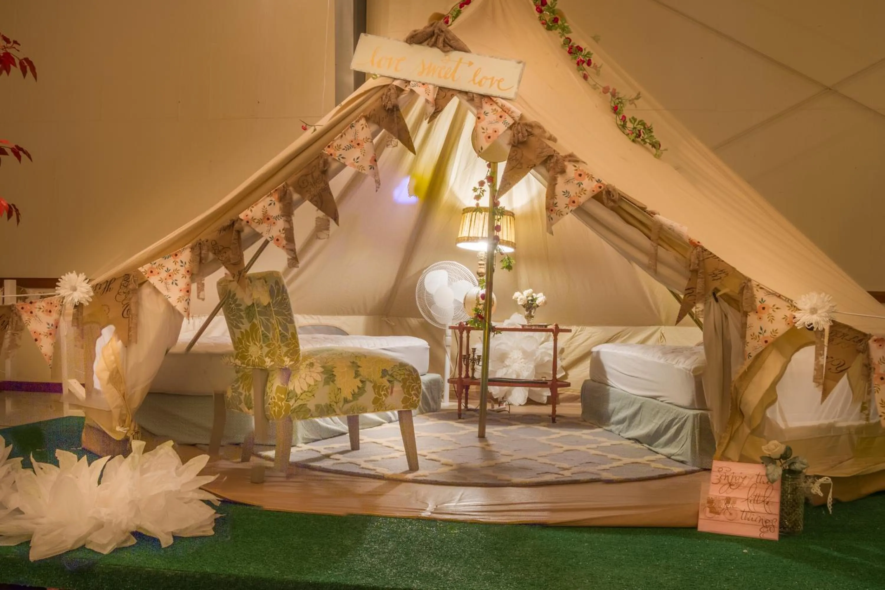 Photo of the whole room, Bed in Lone Star Glamp Inn