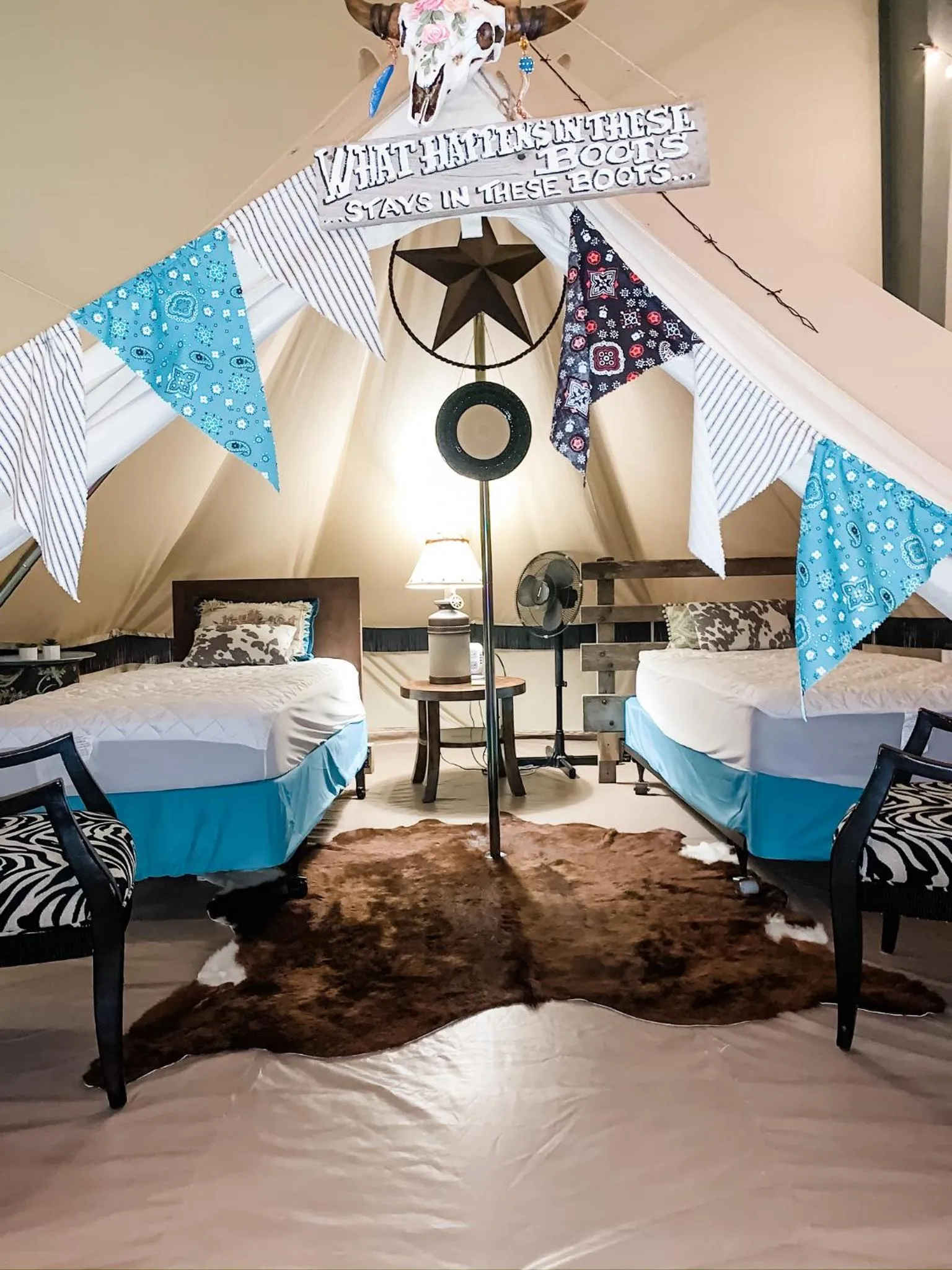 Bedroom, Bed in Lone Star Glamp Inn