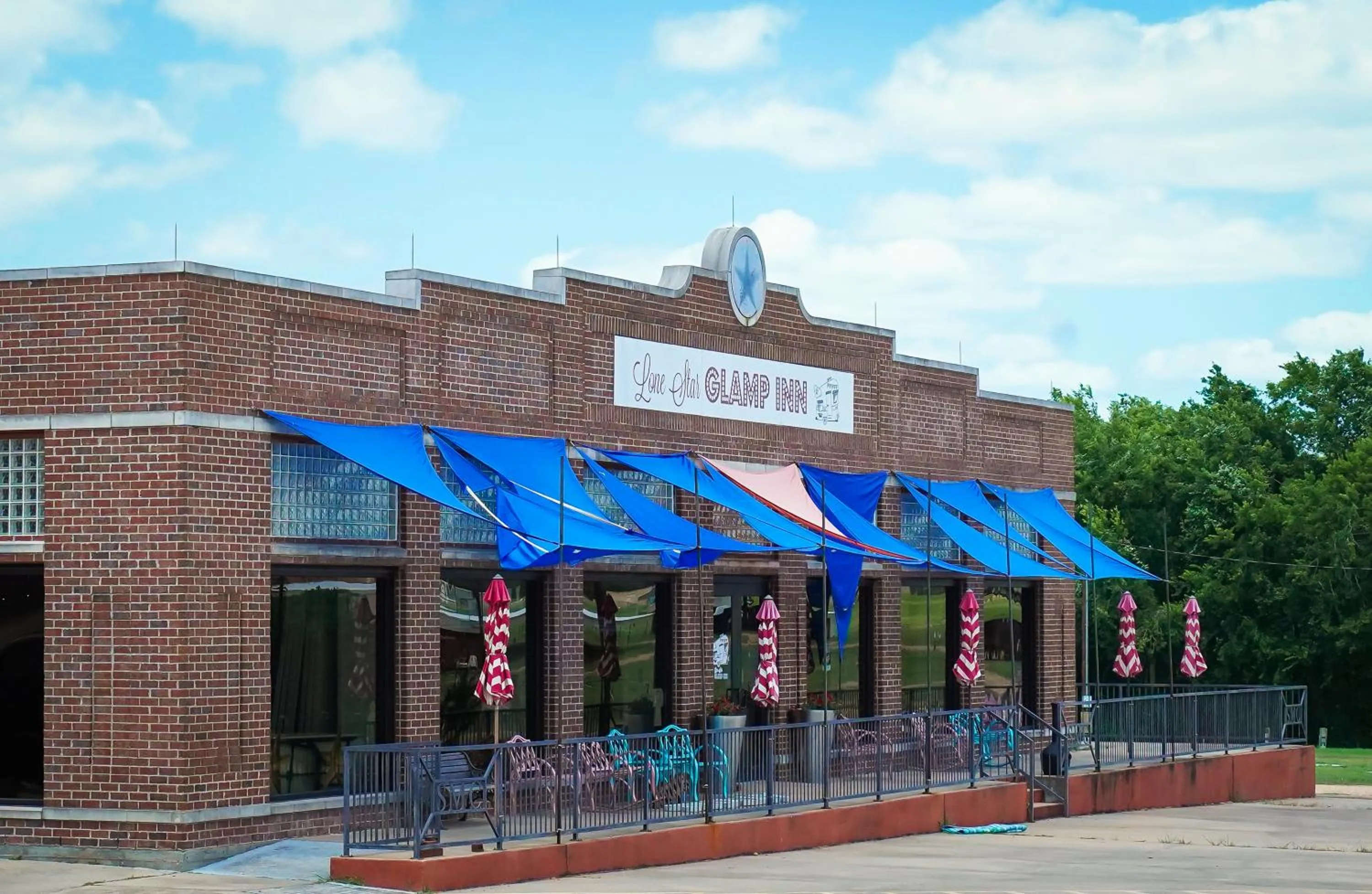 Property building in Lone Star Glamp Inn