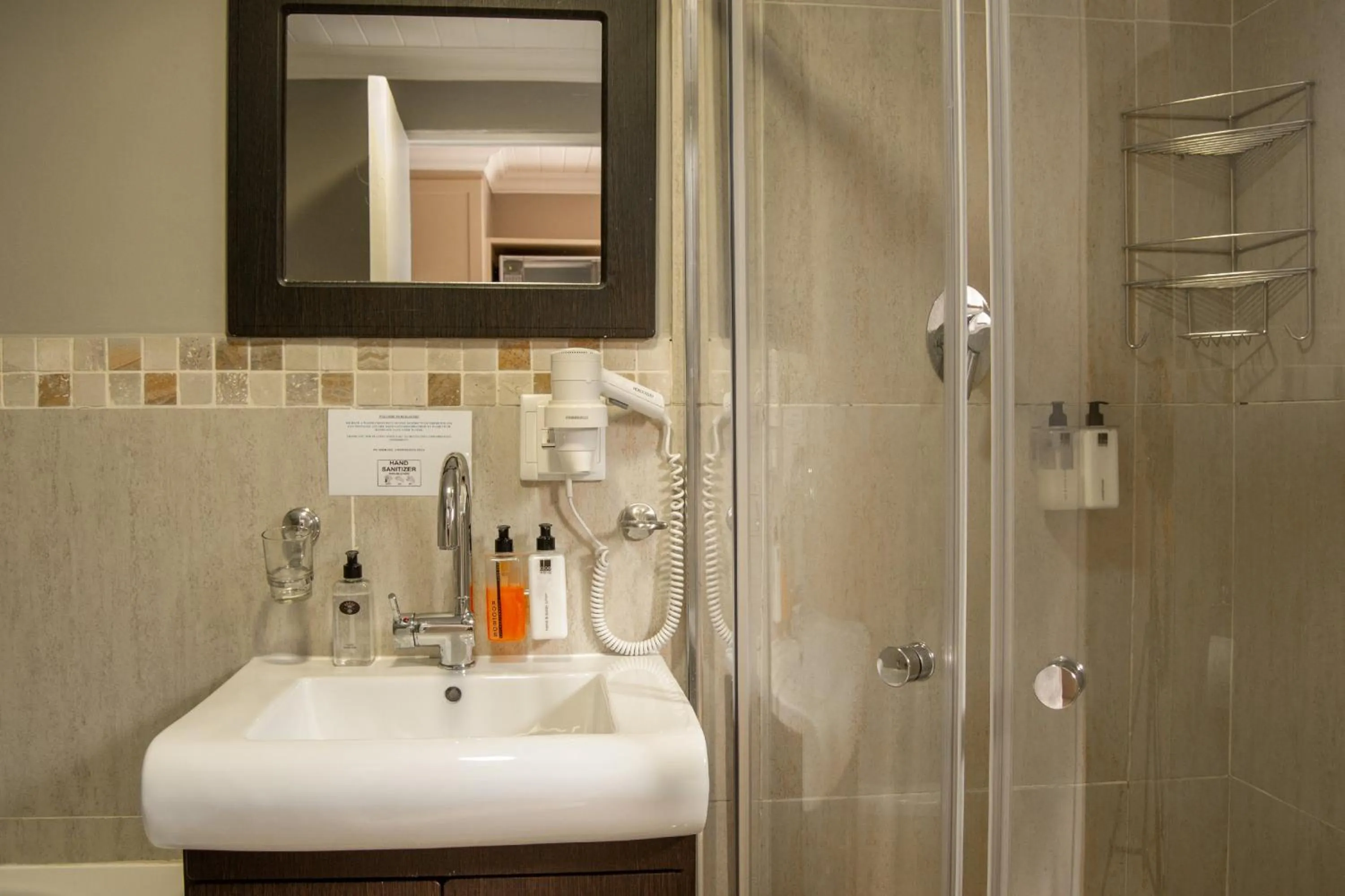 Shower in Ruslamere Hotel and Conference Centre