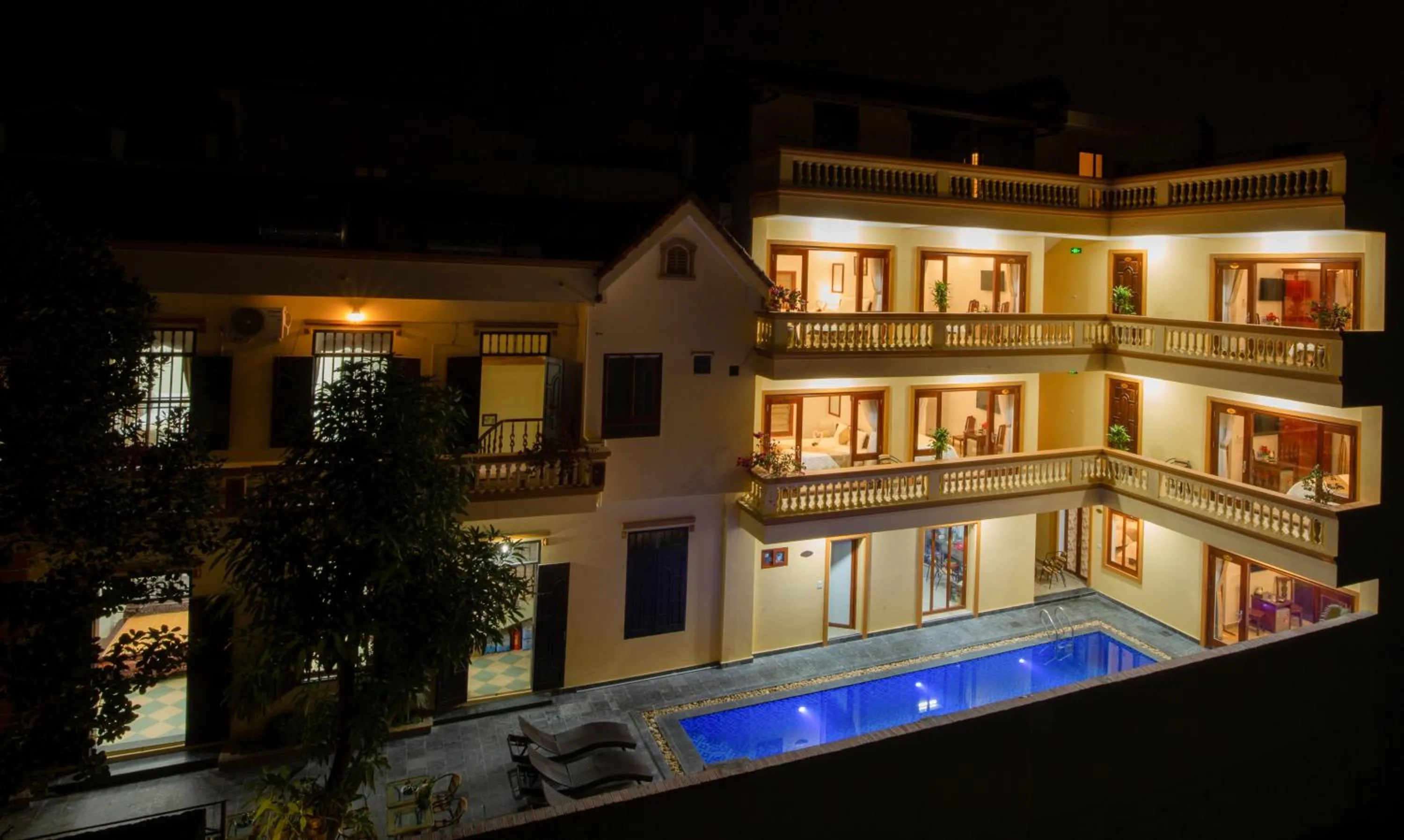 Swimming pool in Lys Homestay