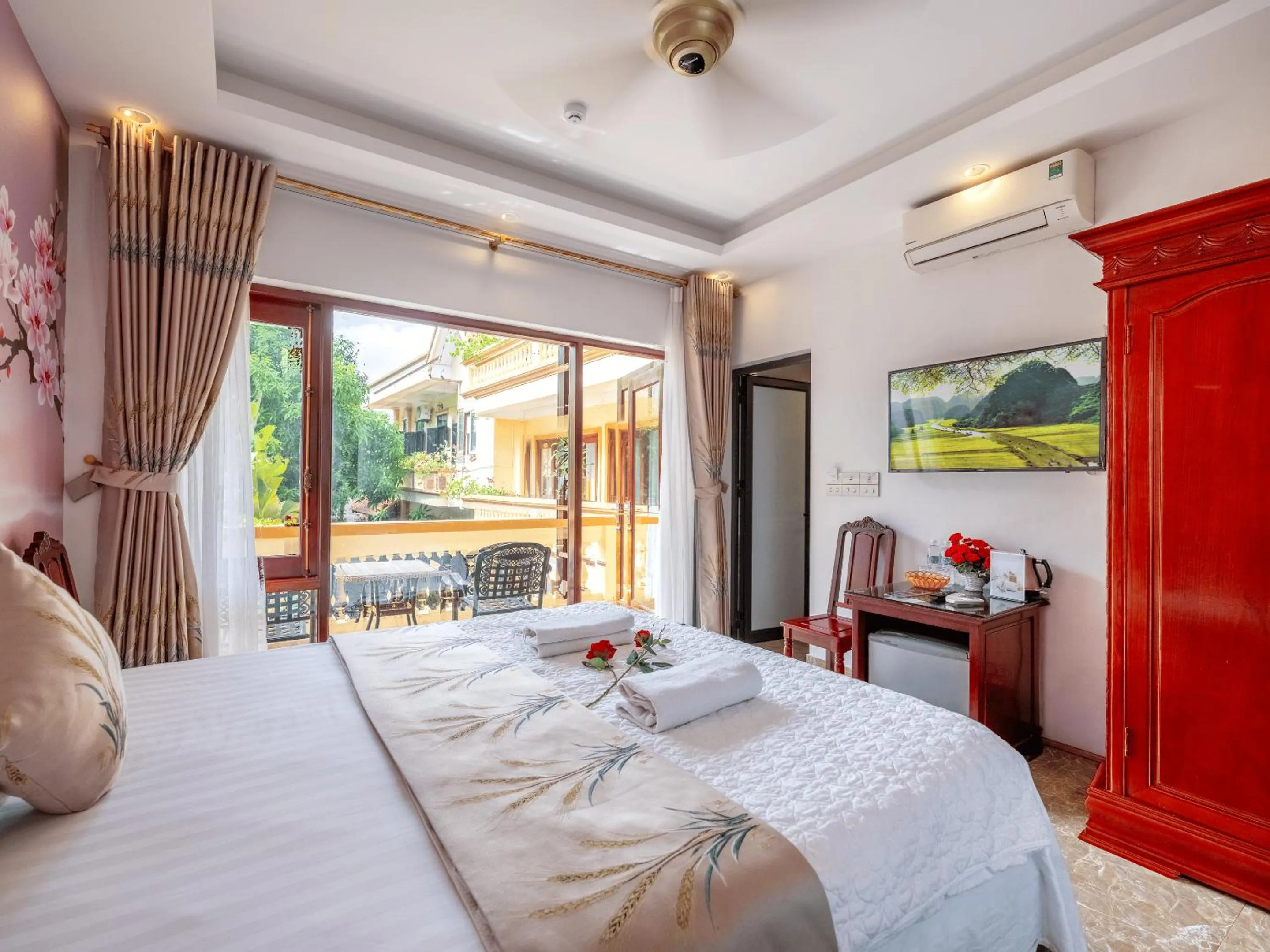 Photo of the whole room, Bed in Lys Homestay