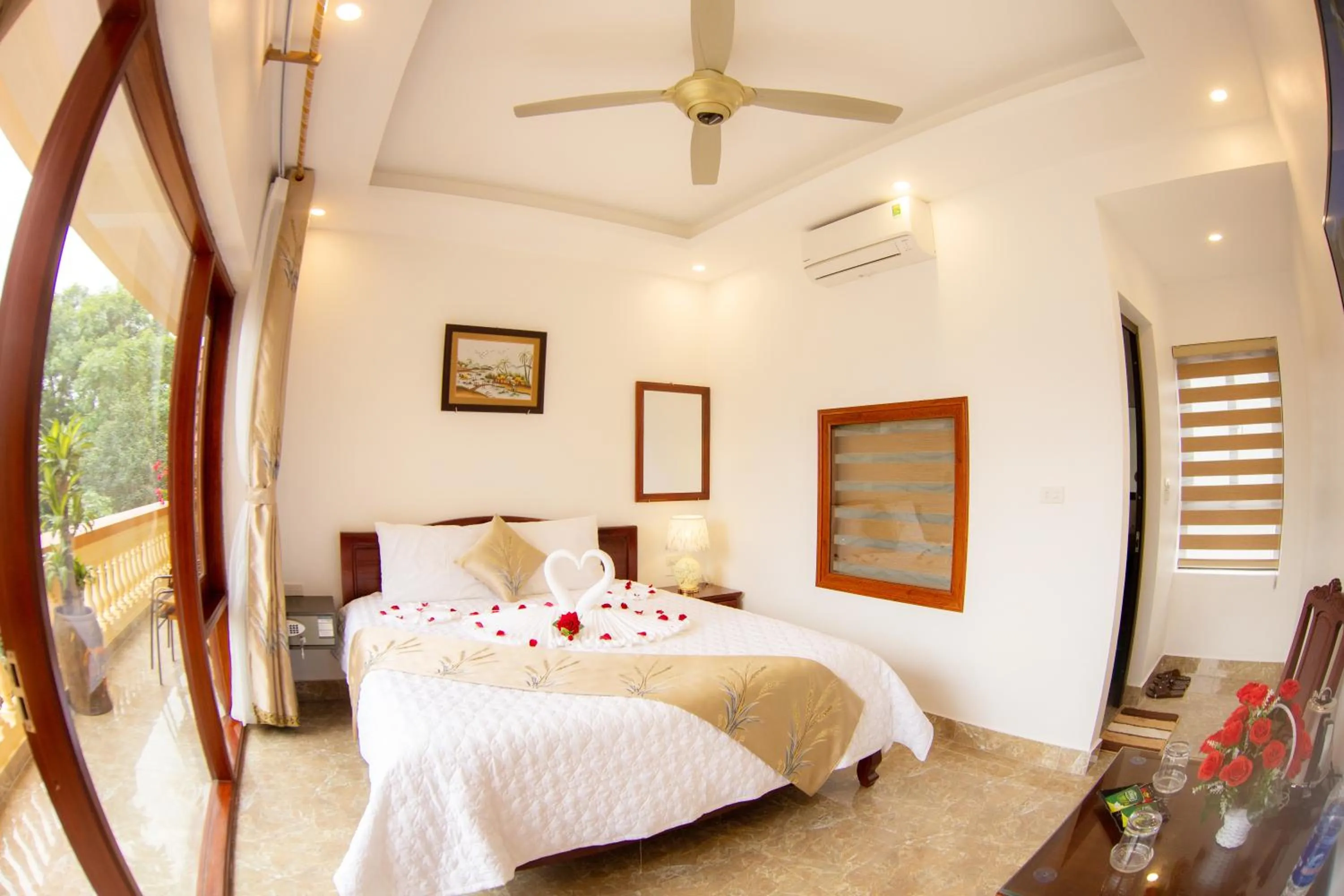 Balcony/Terrace, Bed in Lys Homestay