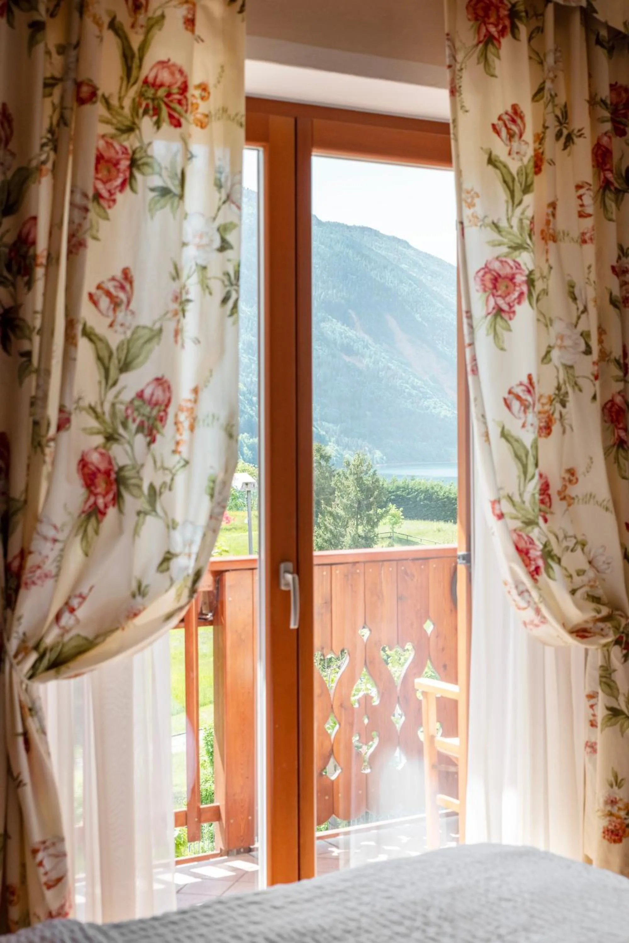 View (from property/room), Bed in Hotel Du Lac