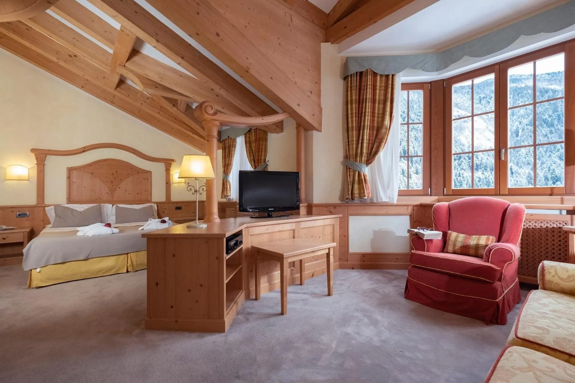 Toilet, Bed in Hotel Du Lac