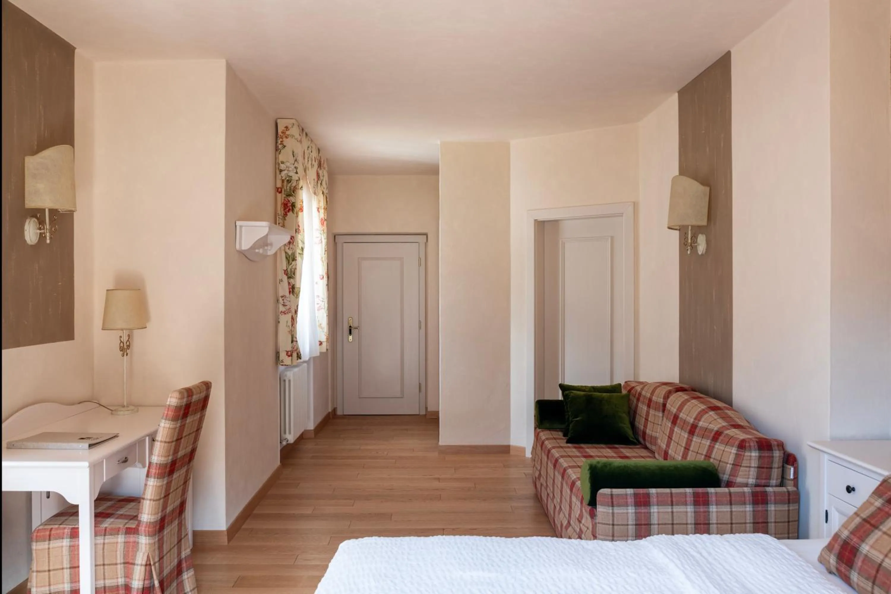 Photo of the whole room, Bed in Hotel Du Lac