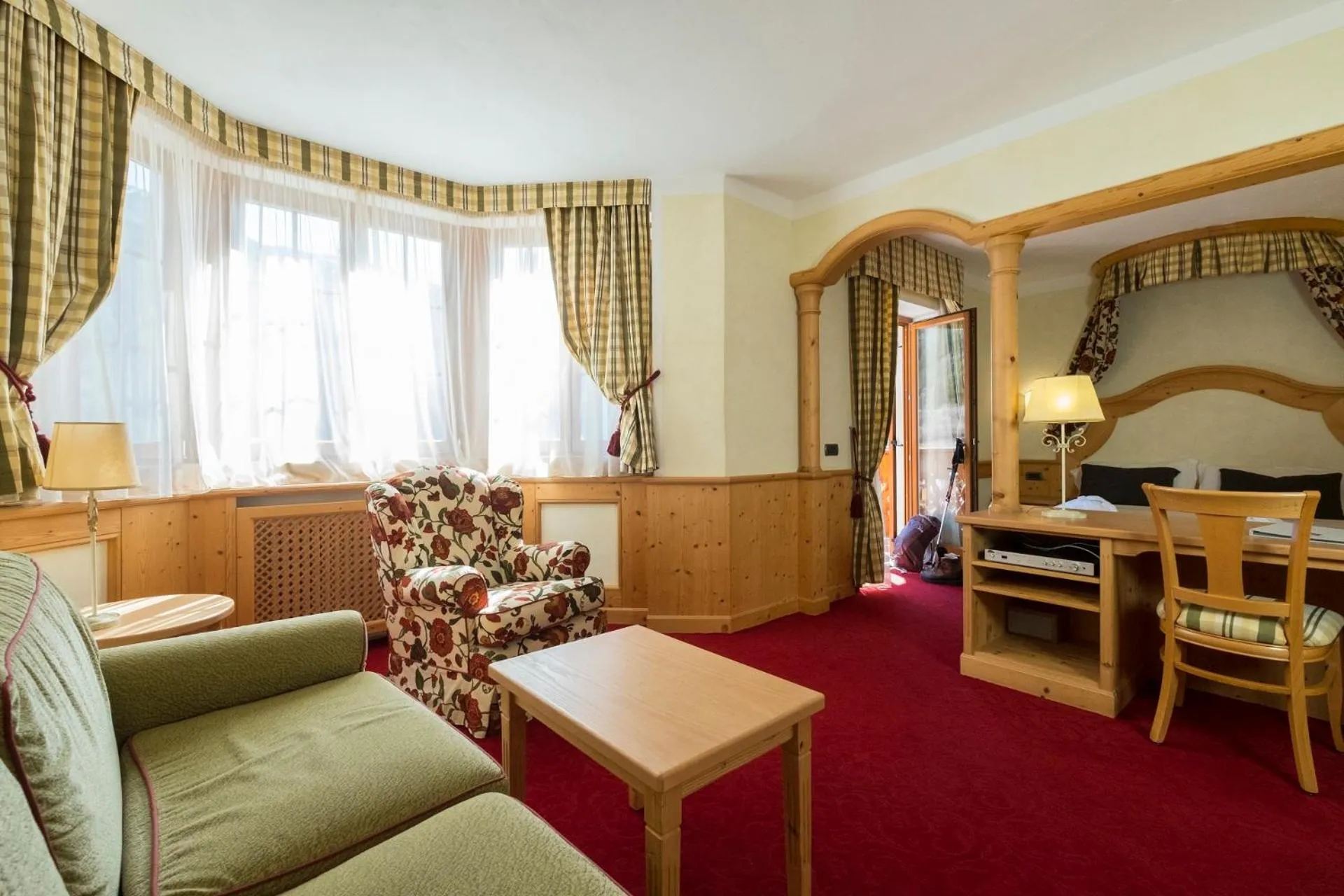 Balcony/Terrace, Bed in Hotel Du Lac