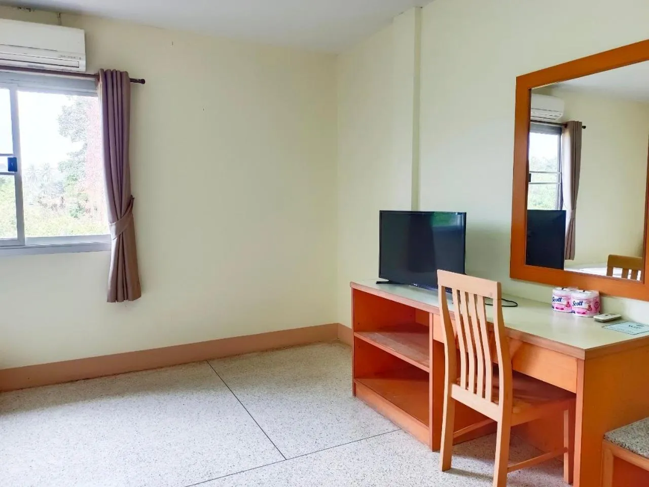 hair dresser in Bangsaphan Resort