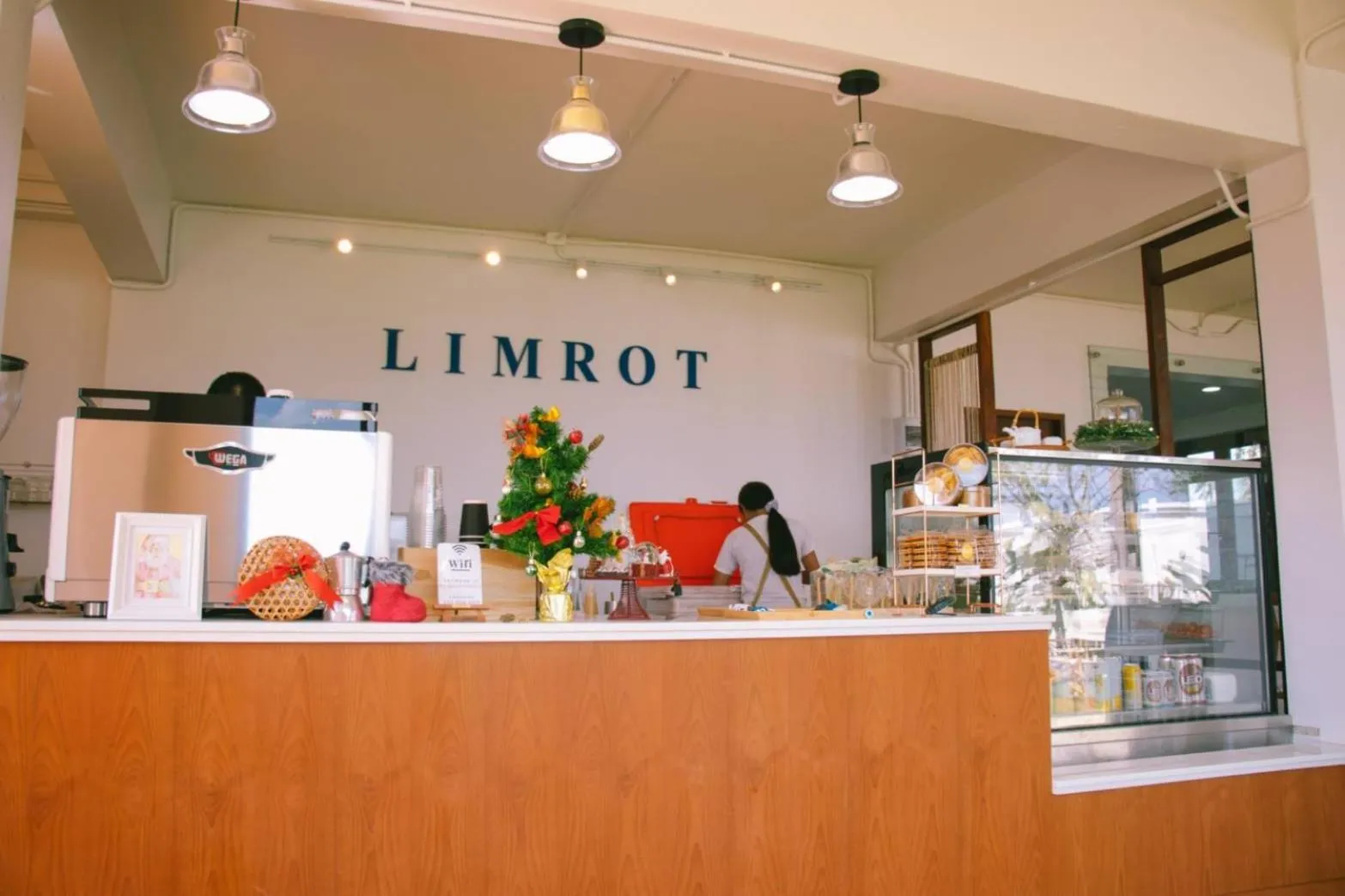 On-site shops in Bangsaphan Resort