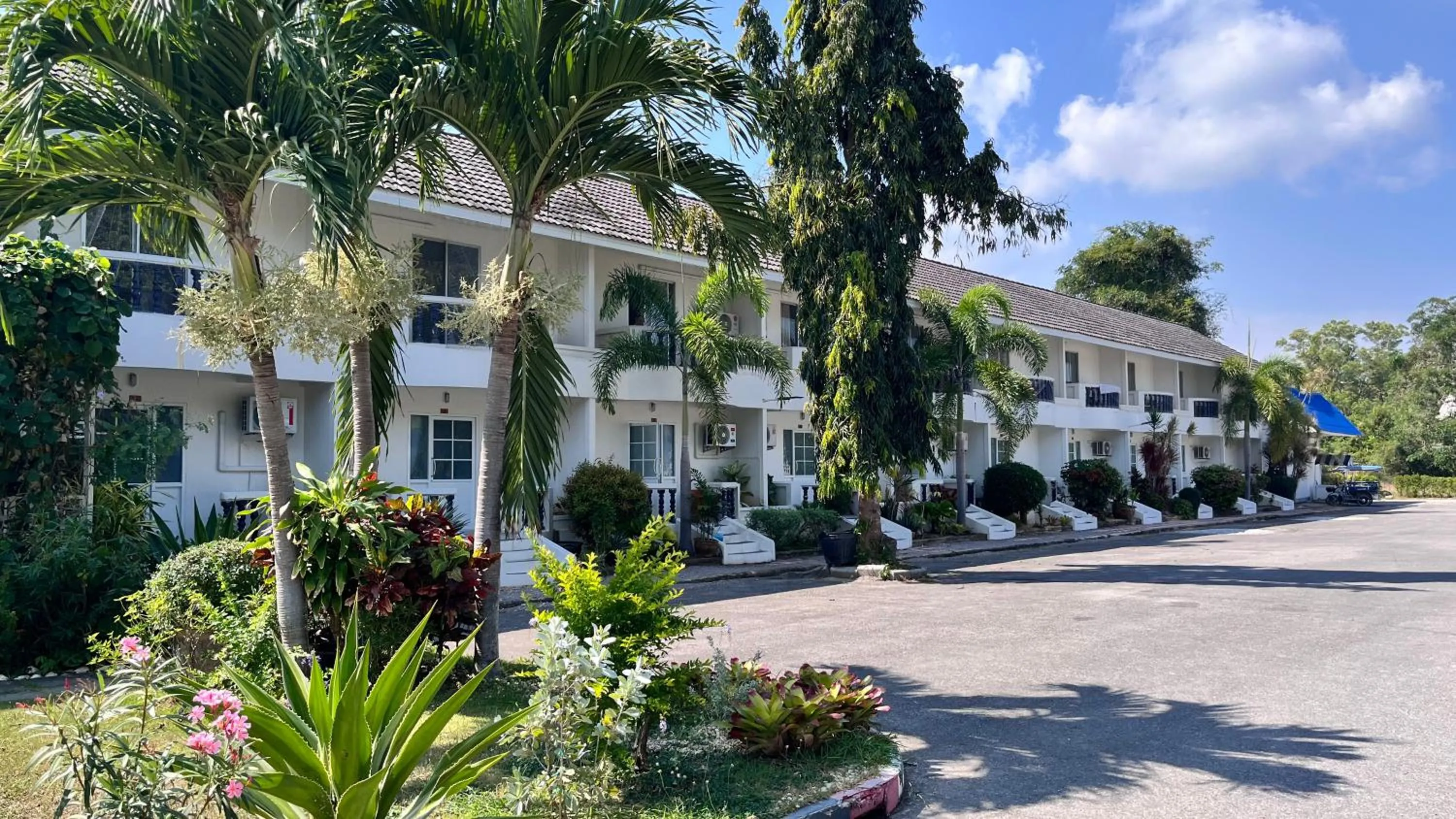 Garden in Bangsaphan Resort