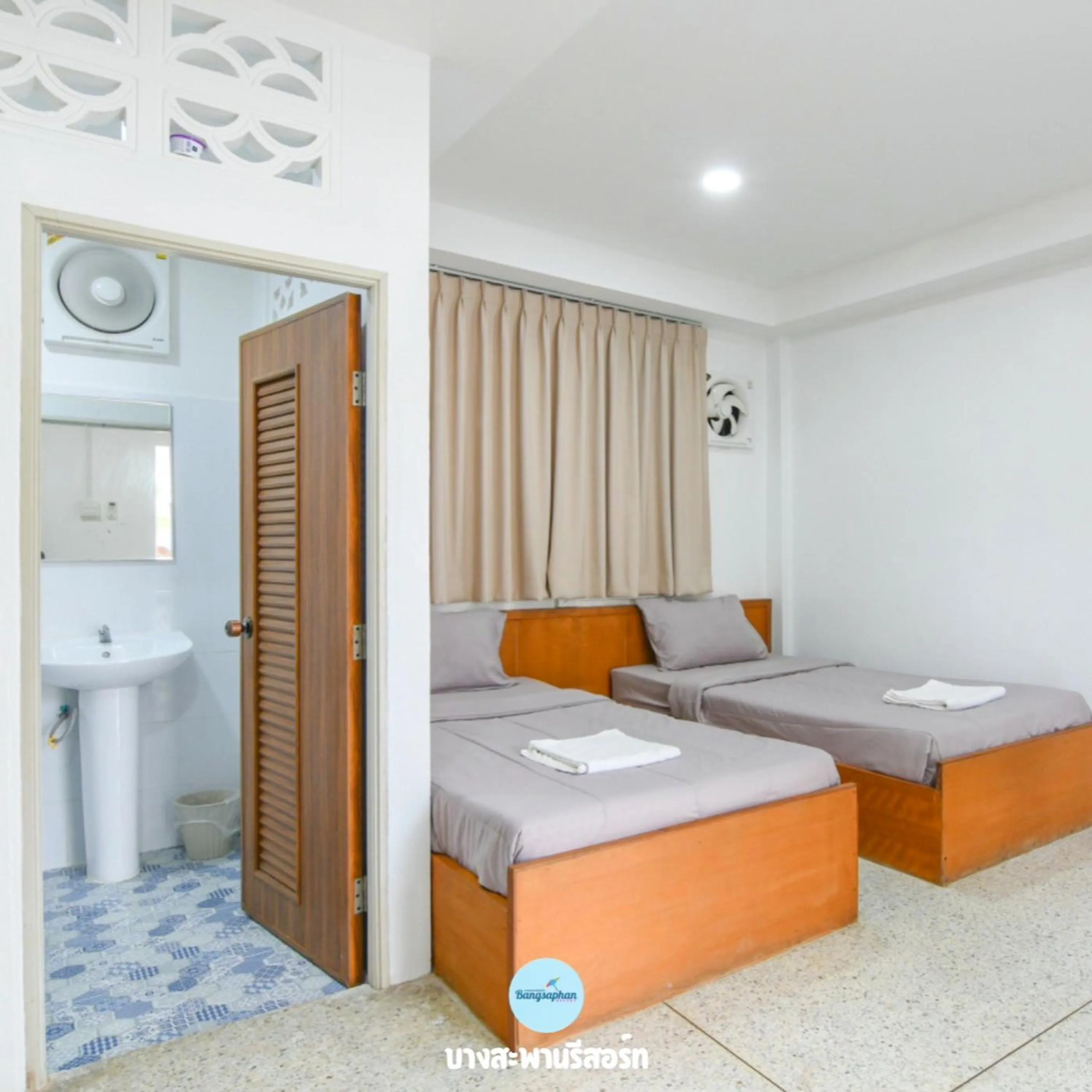 Bed in Bangsaphan Resort