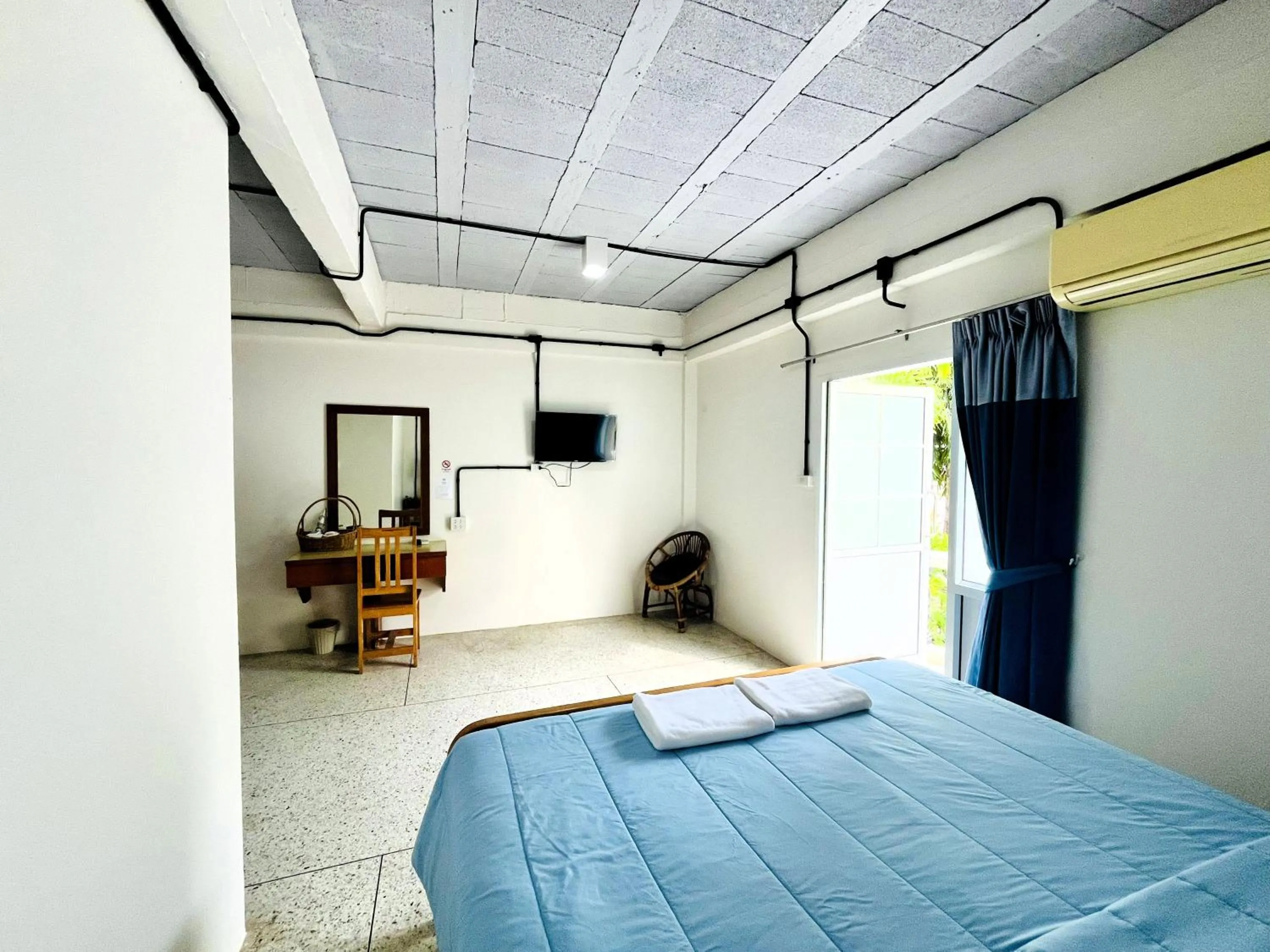 Bed in Bangsaphan Resort