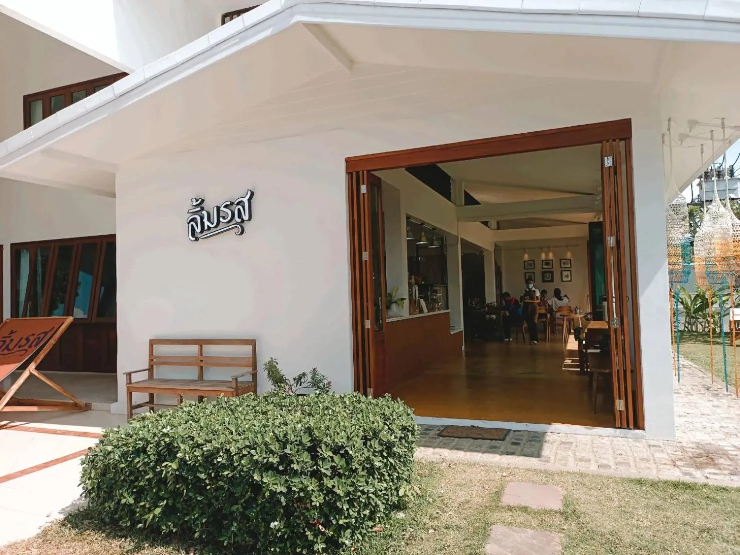 On-site shops in Bangsaphan Resort