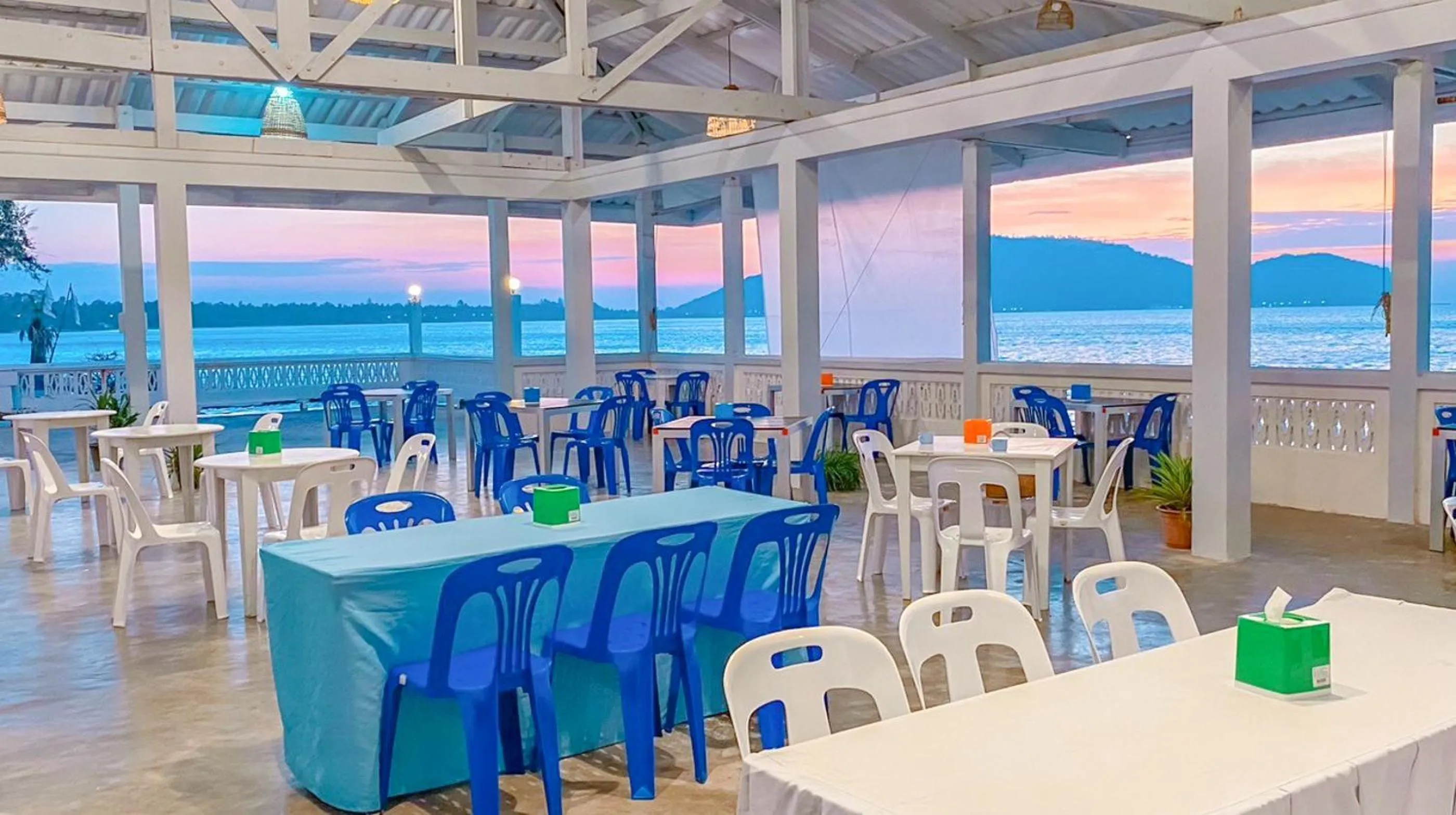 Restaurant/places to eat in Bangsaphan Resort