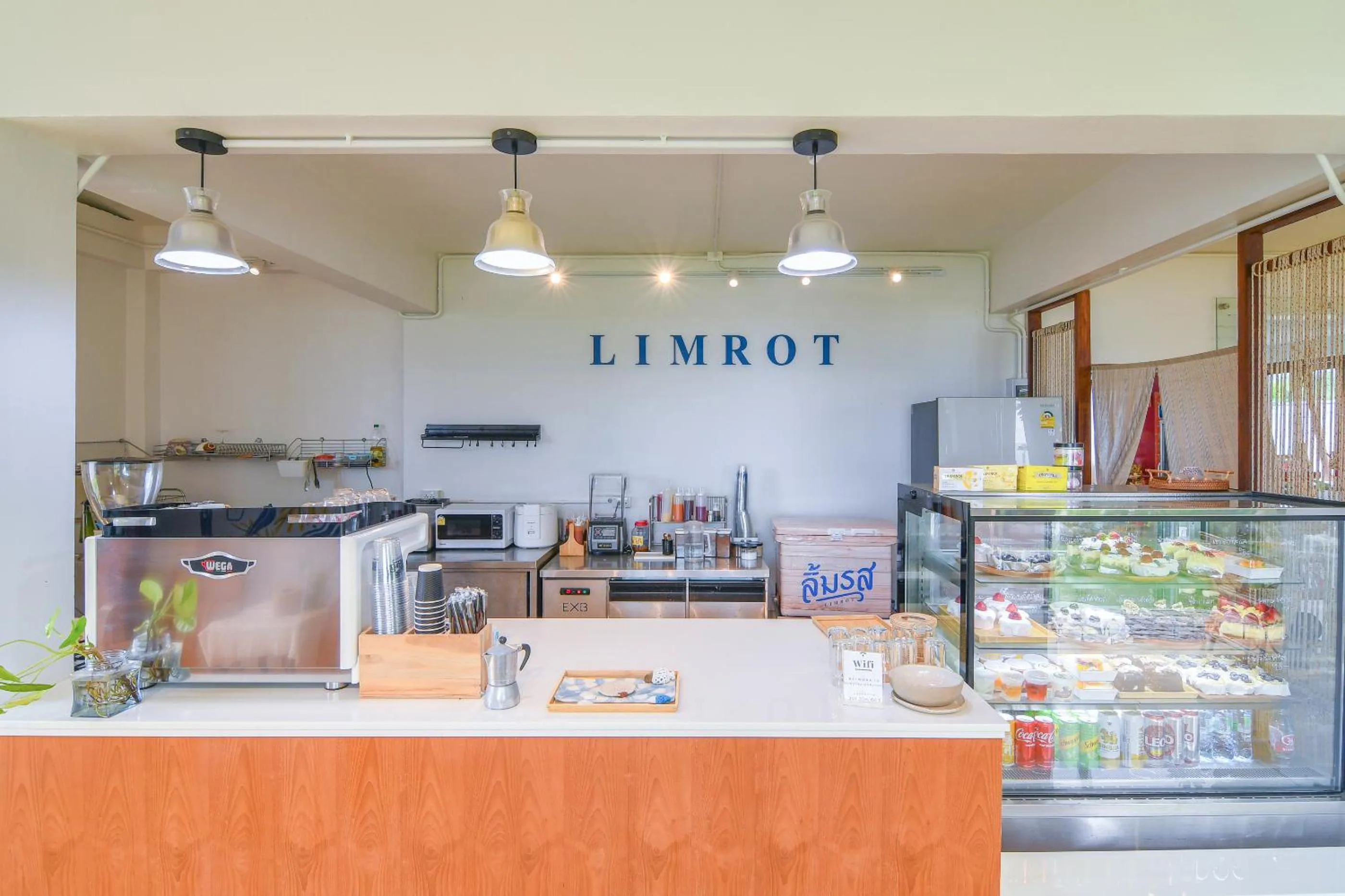 On-site shops in Bangsaphan Resort