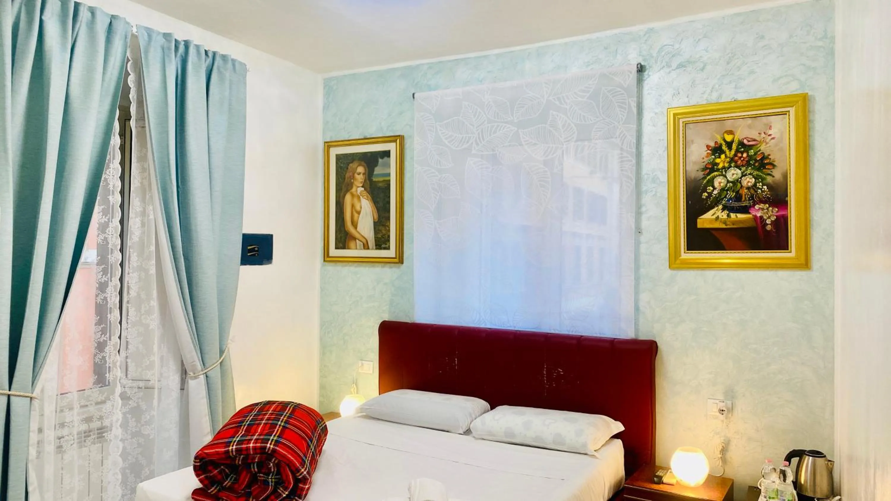 Bedroom, Bed in I Dormienti