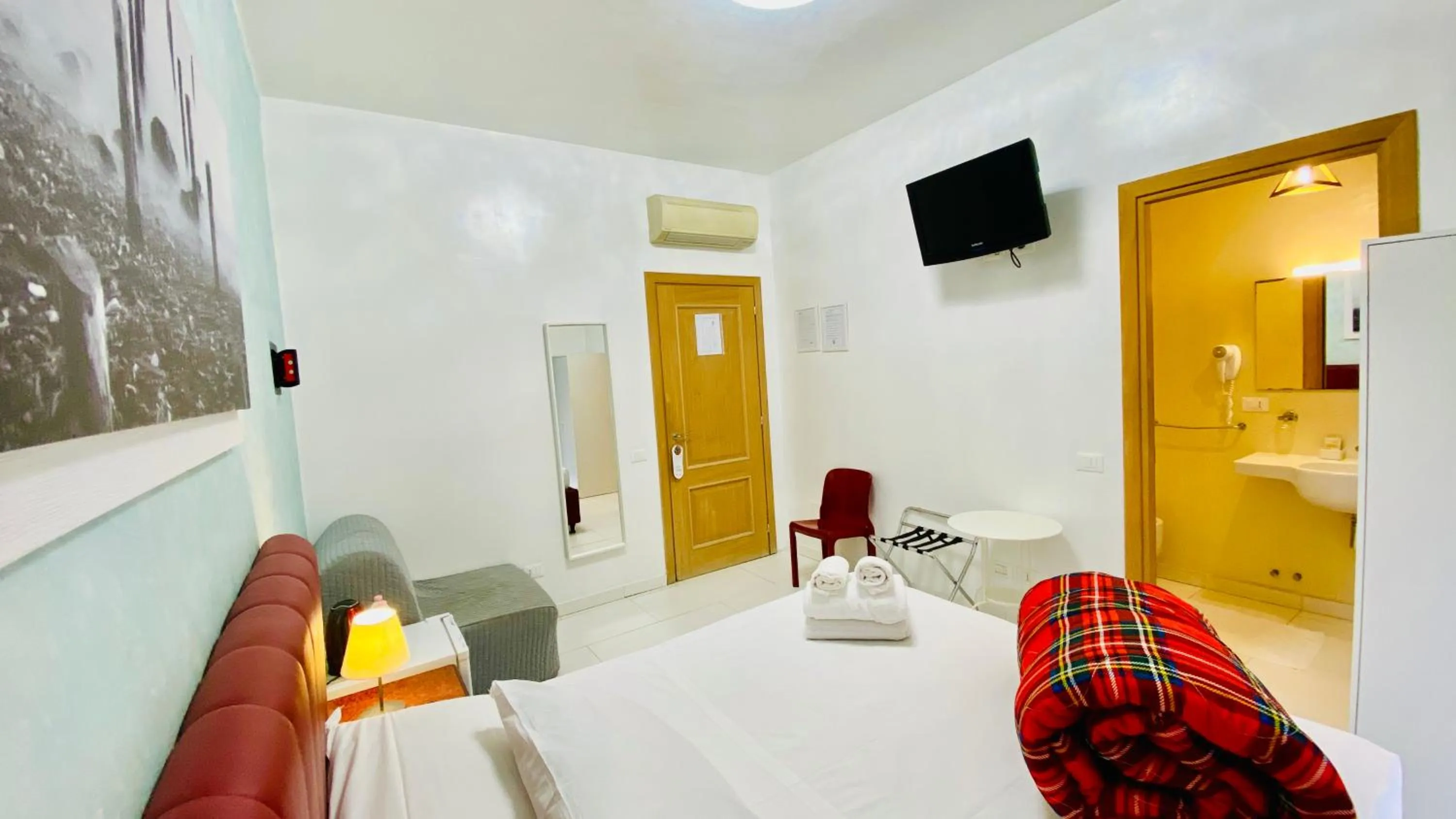 Bedroom, Bed in I Dormienti