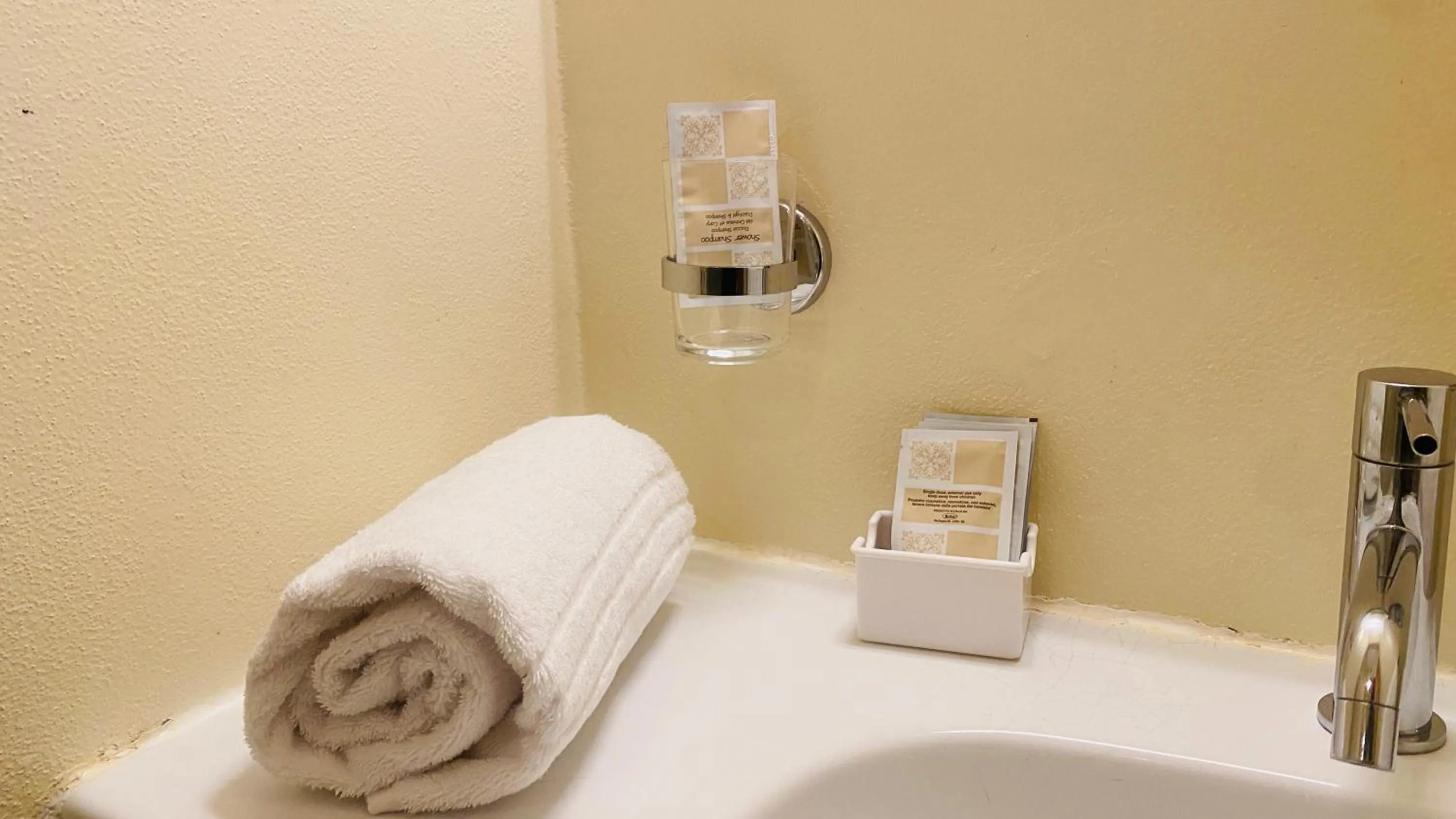 Bedroom in I Dormienti