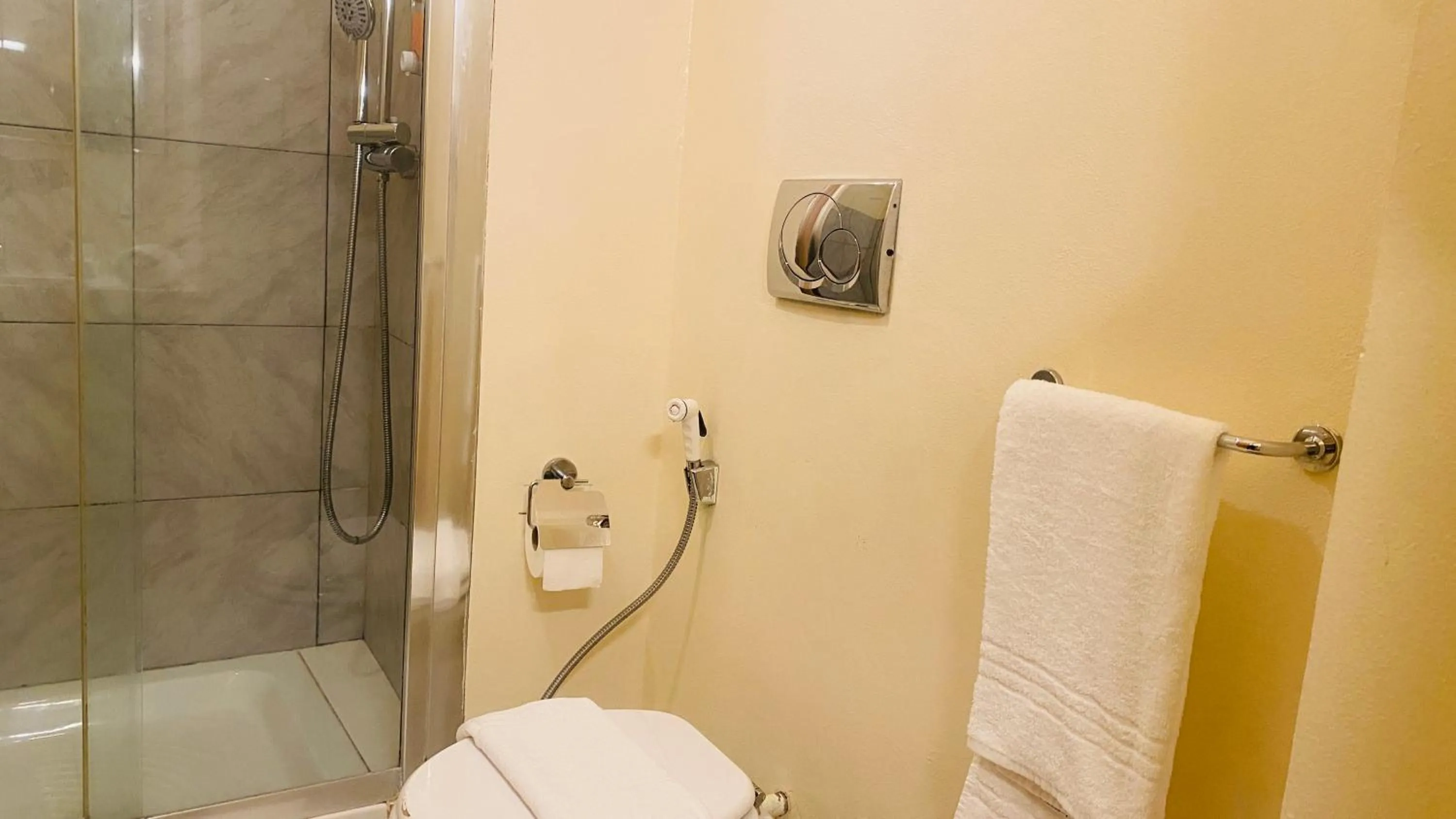 Shower in I Dormienti