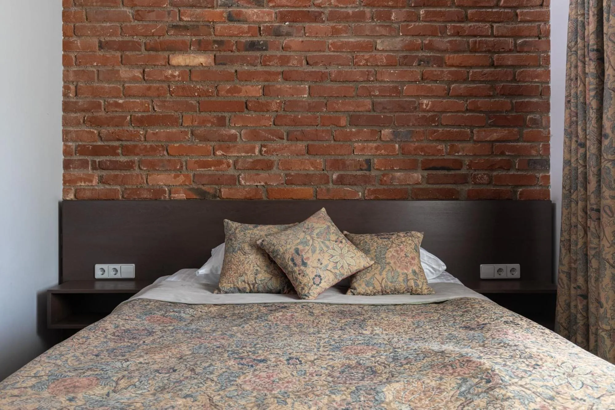 Bed in Roze Boutique Hotel