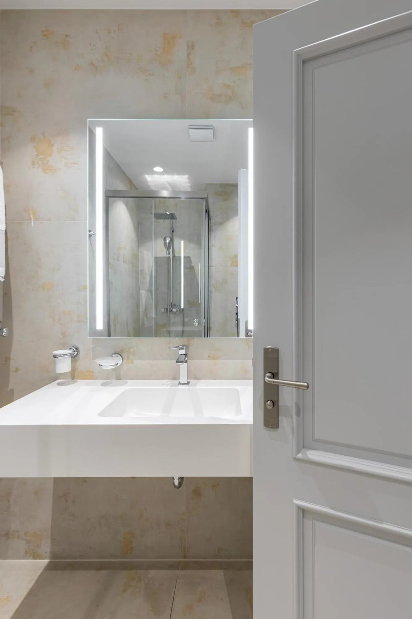 Bathroom in Roze Boutique Hotel