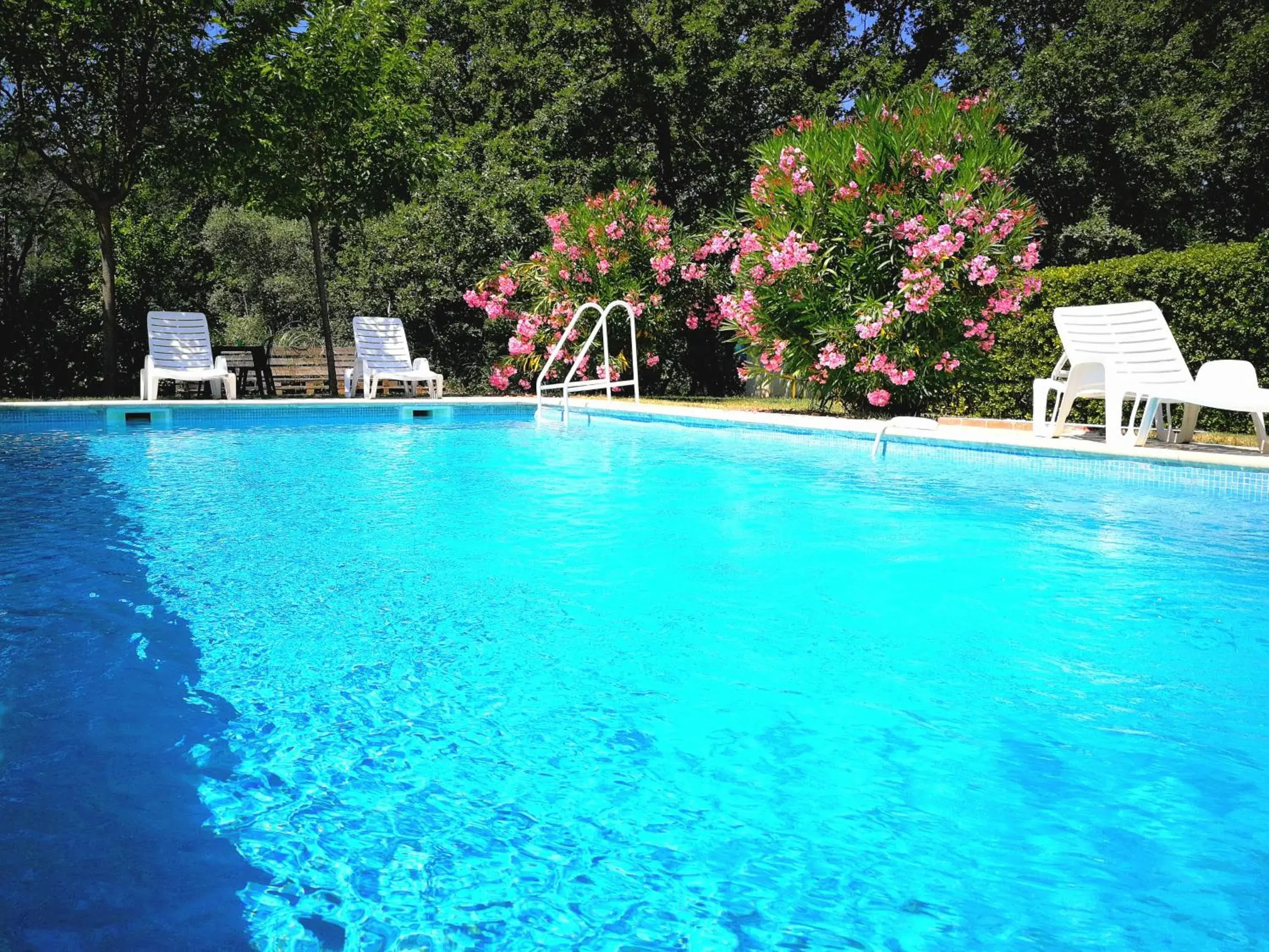 Au Bien Etre piscine chauffée Au Bien Etre piscine chauffée