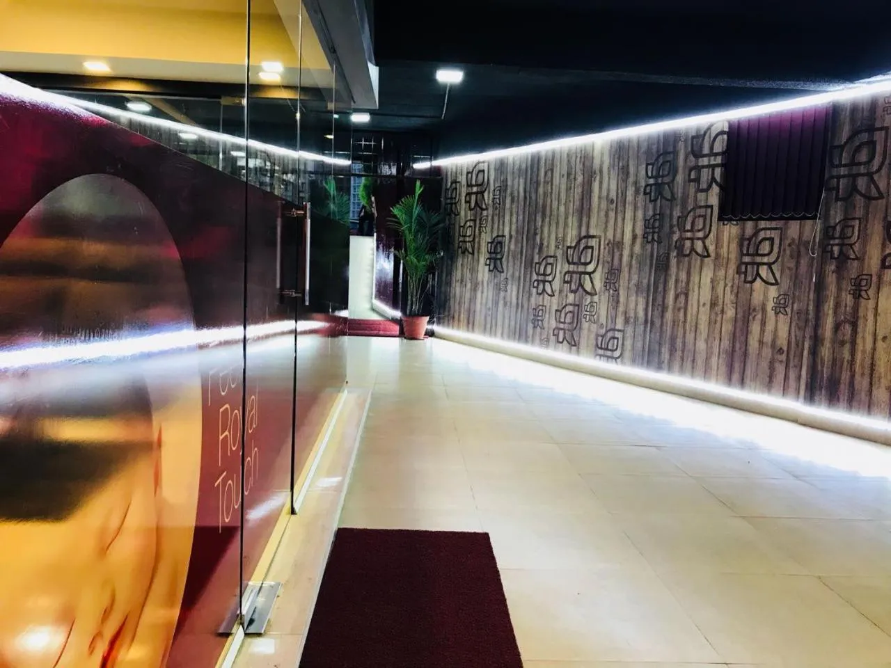 Night in Hotel Royal Inn - Electronic City