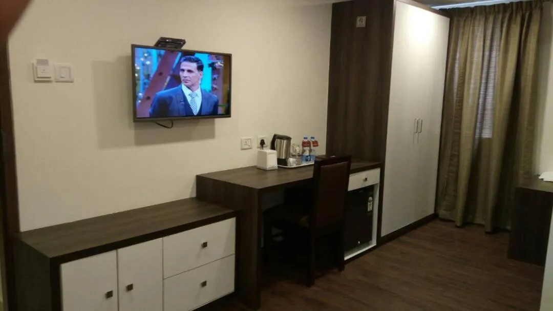 Bed in Hotel Royal Inn - Electronic City