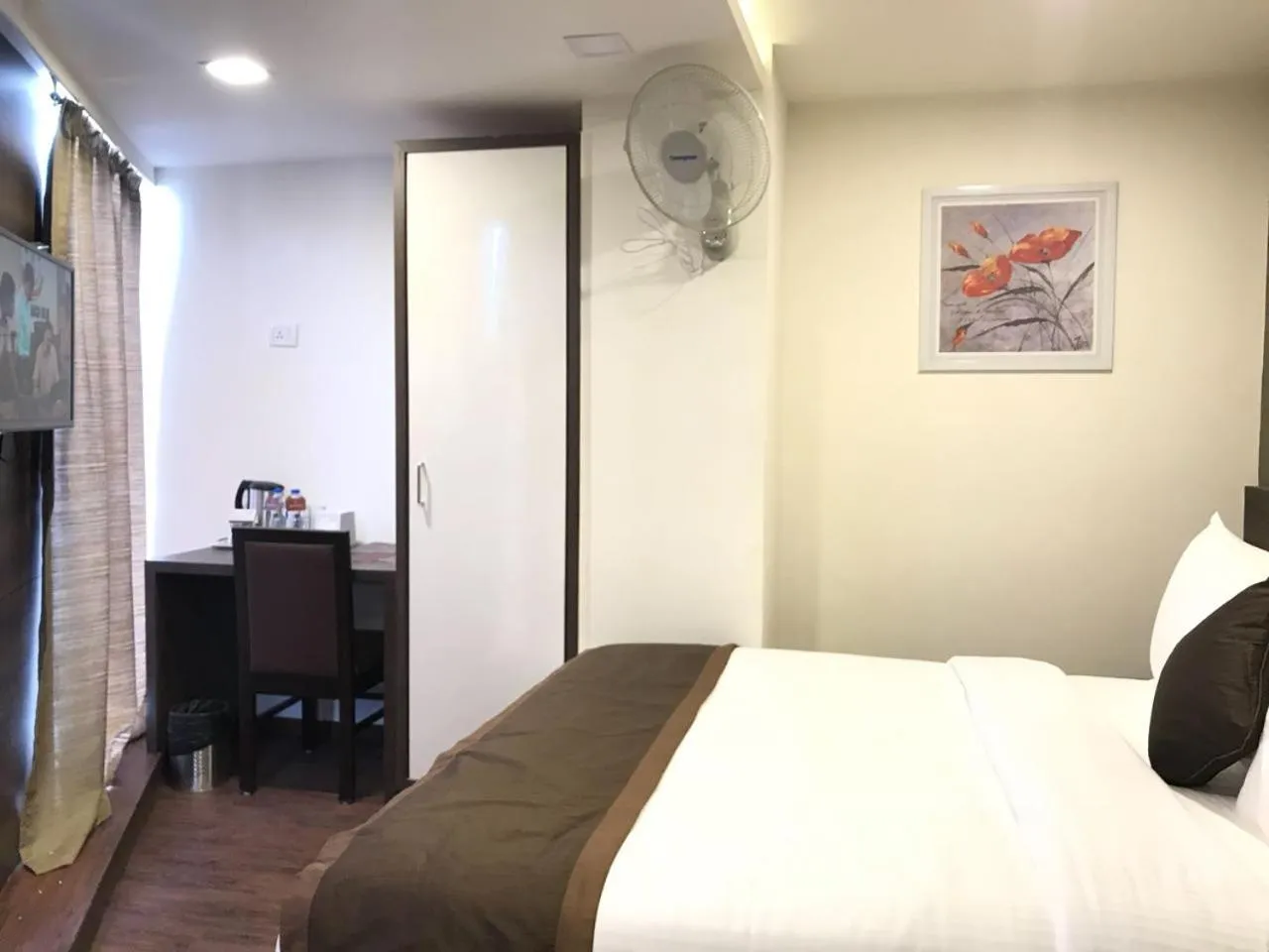 Bed in Hotel Royal Inn - Electronic City