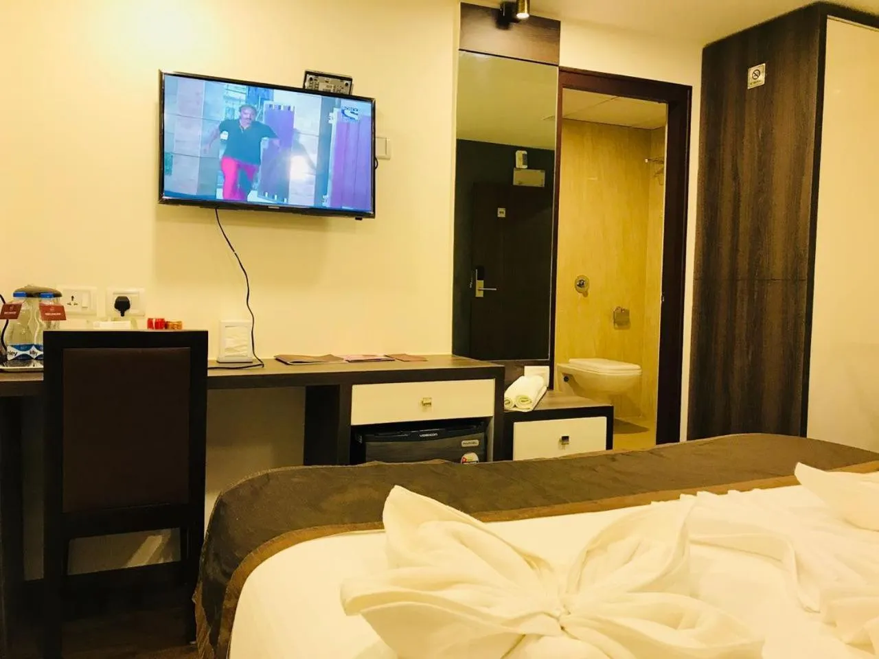 Bed in Hotel Royal Inn - Electronic City