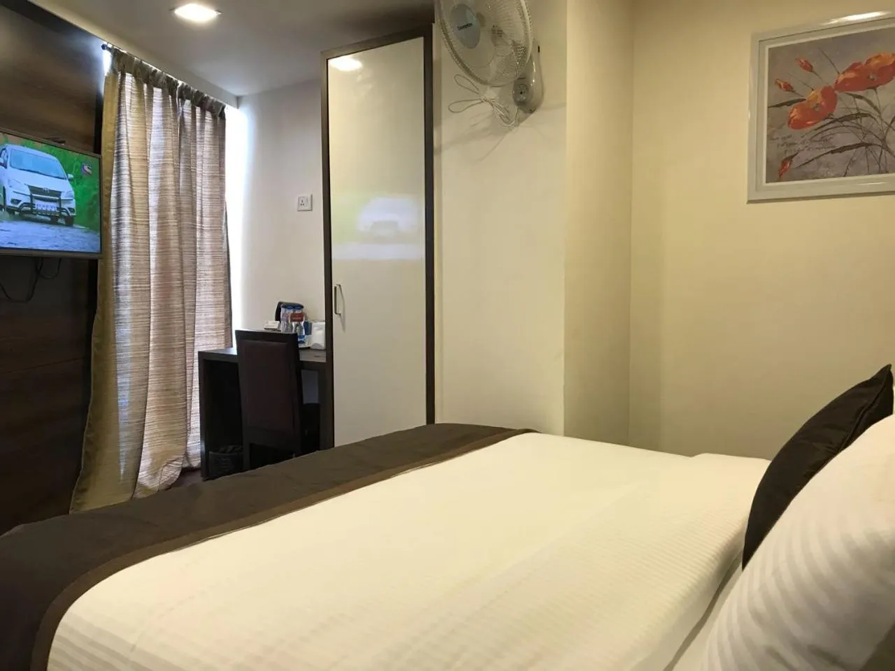 Bedroom, Bed in Hotel Royal Inn - Electronic City