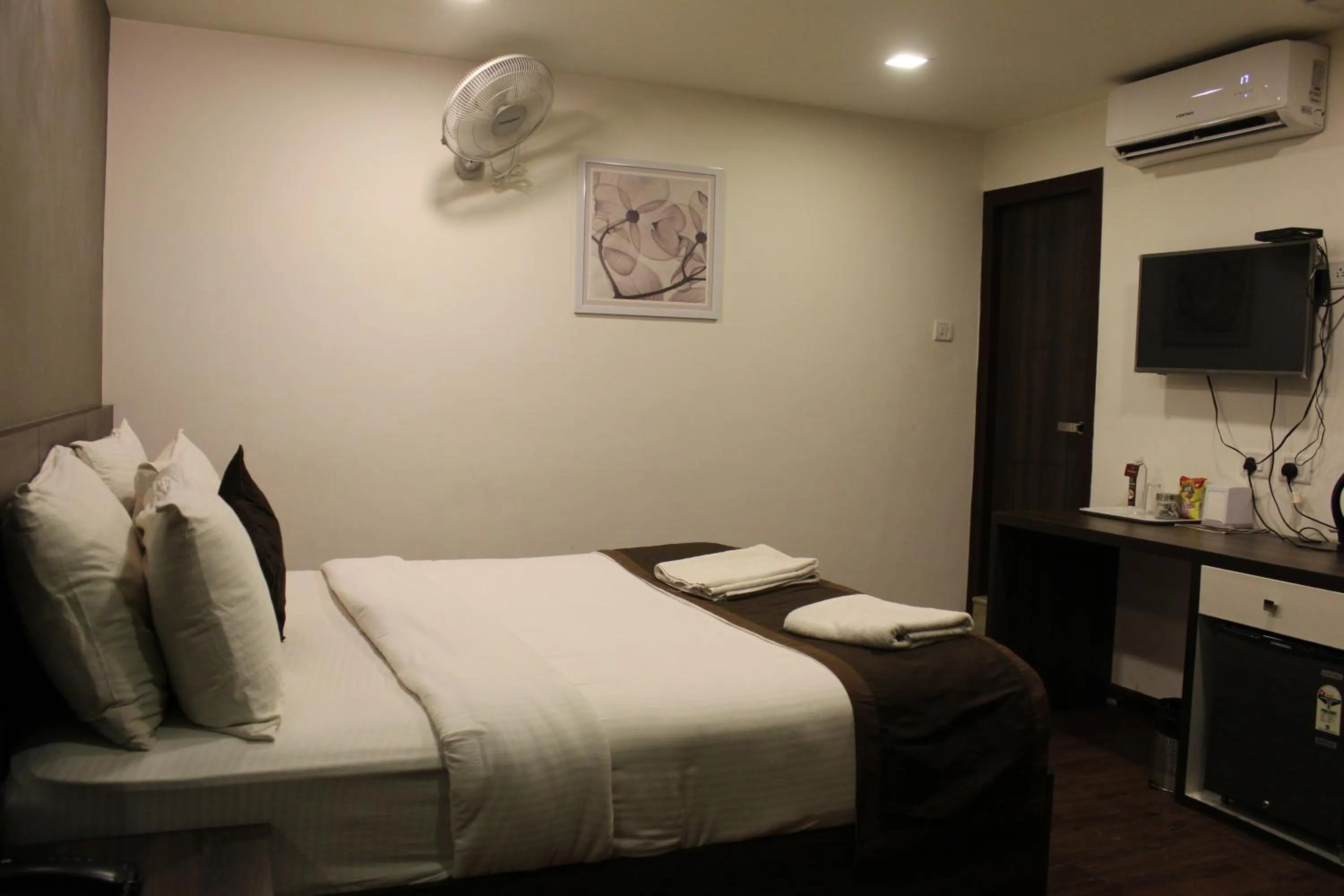 Bed in Hotel Royal Inn - Electronic City